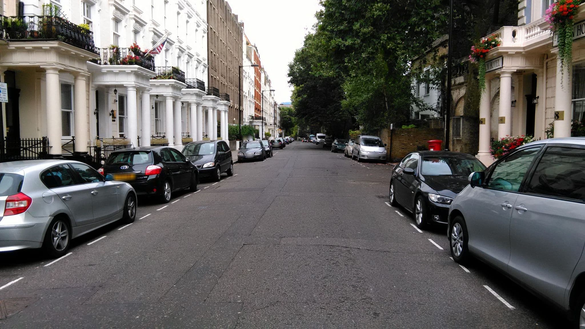 Street view near 39 Suites, Bayswater — © maepping (CC BY-SA · Mapillary)