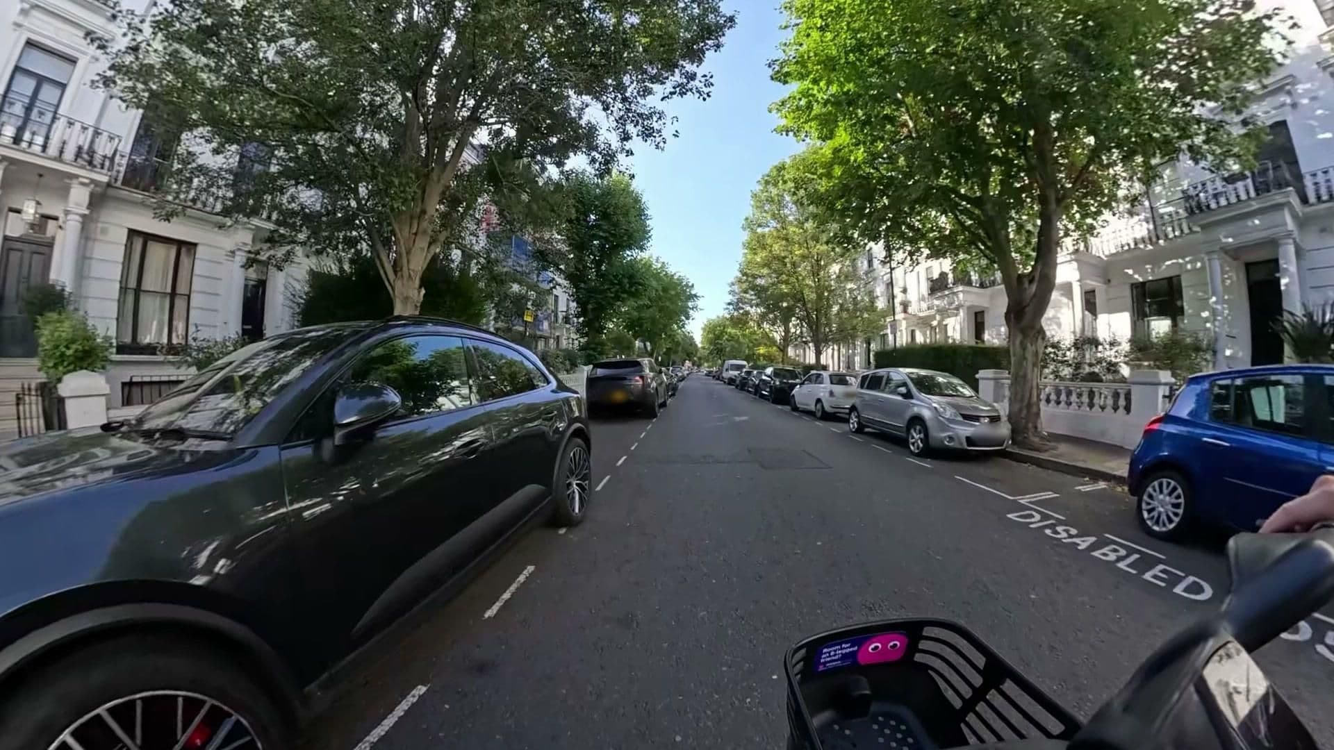 Street view near Stanbridge House, Westbourne — © athuler (CC BY-SA · Mapillary)
