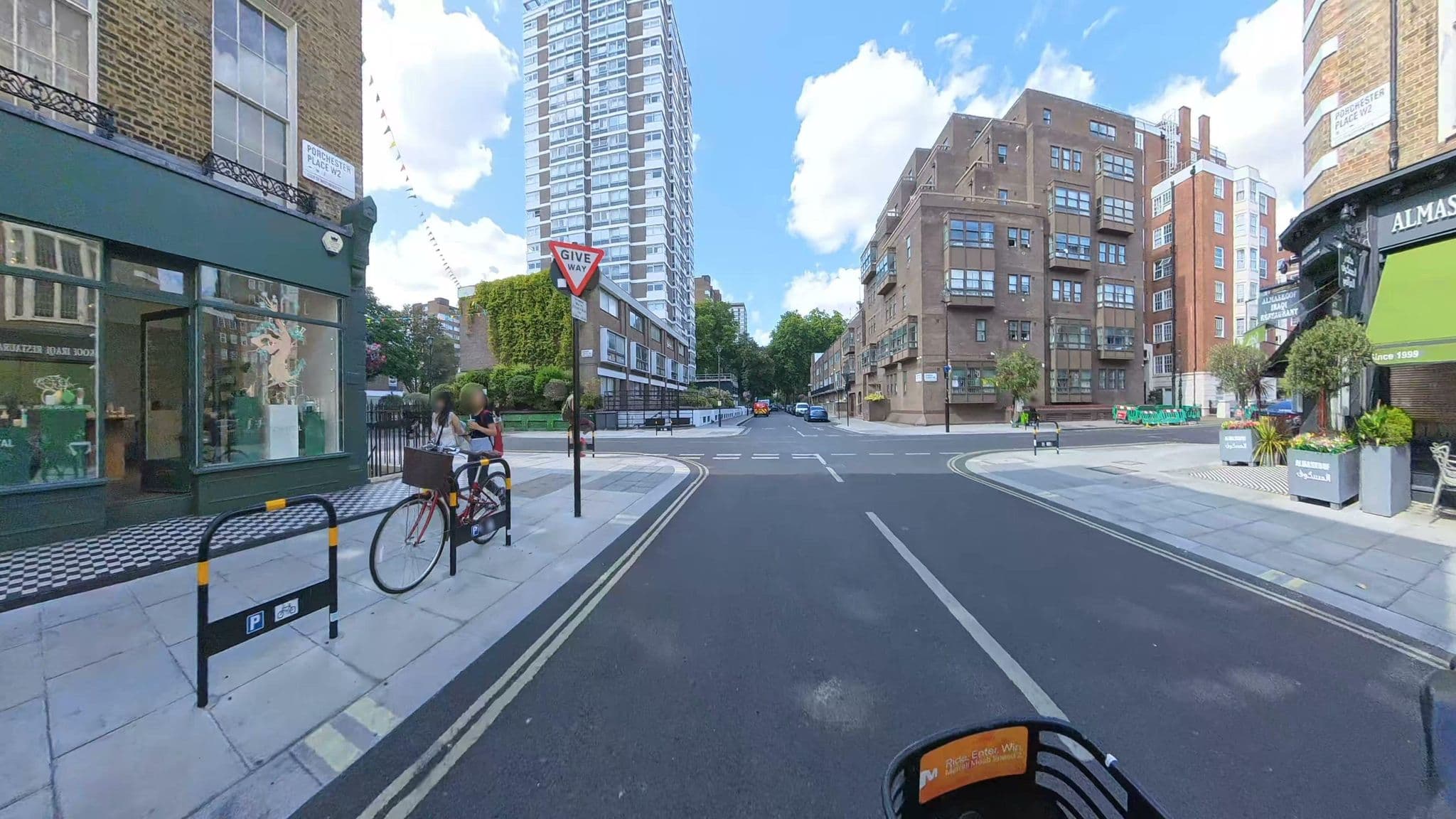 Street view near كازينو أم عنبر, Hyde Park — © athuler (CC BY-SA · Mapillary)