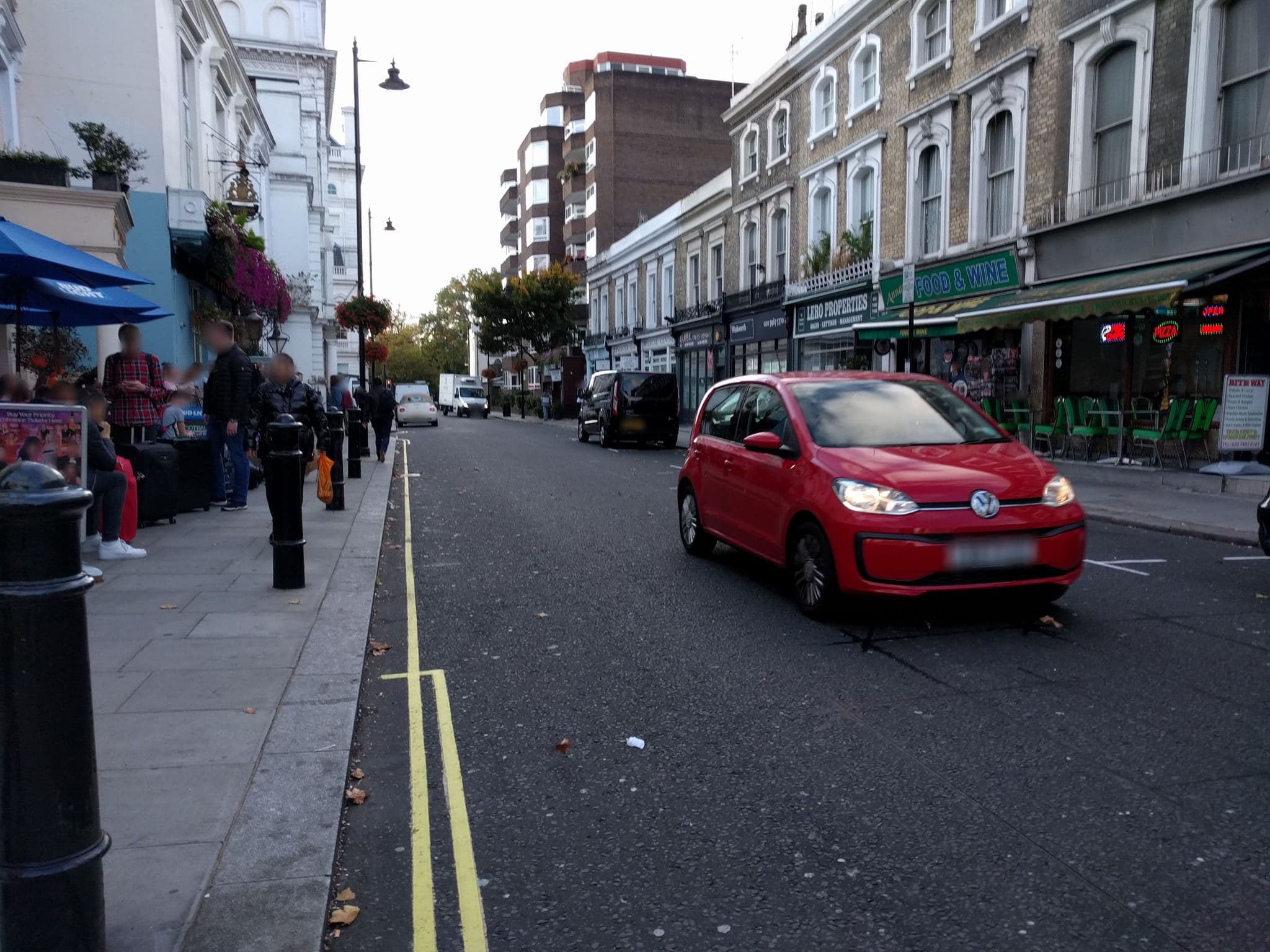 Street view near smarthostels at hyde park, Bayswater — © peterneubauer (CC BY-SA · Mapillary)