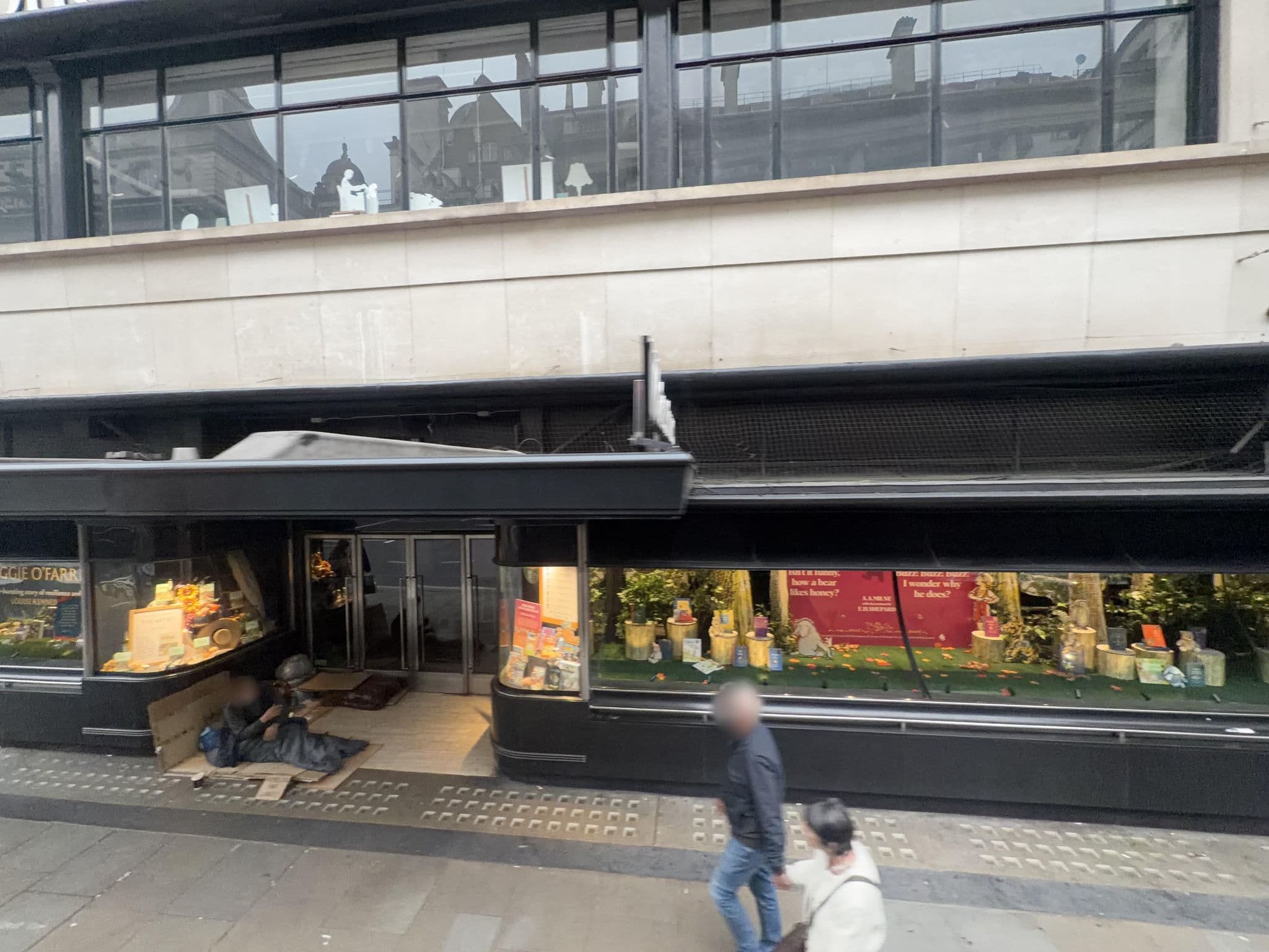 Street view near Swimming pool, St James's — © filipb (CC BY-SA · Mapillary)
