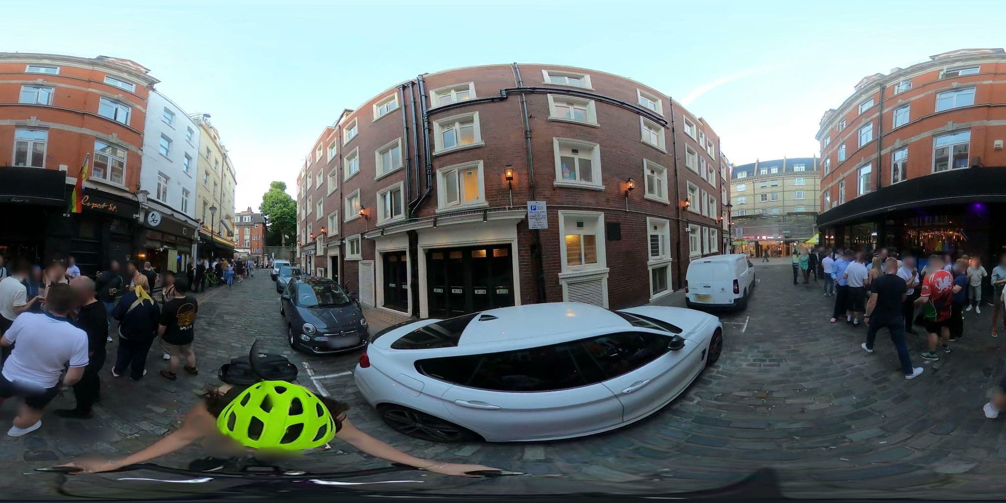 Street view near Soho Studios Apartments, Soho — © cernbyln (CC BY-SA · Mapillary)