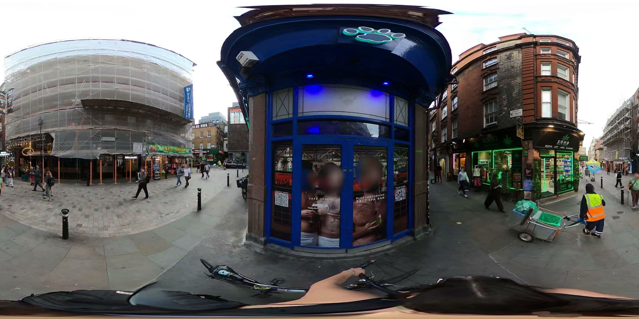 Street view near White Piccadilly Luxury Flat, Soho — © cernbyln (CC BY-SA · Mapillary)