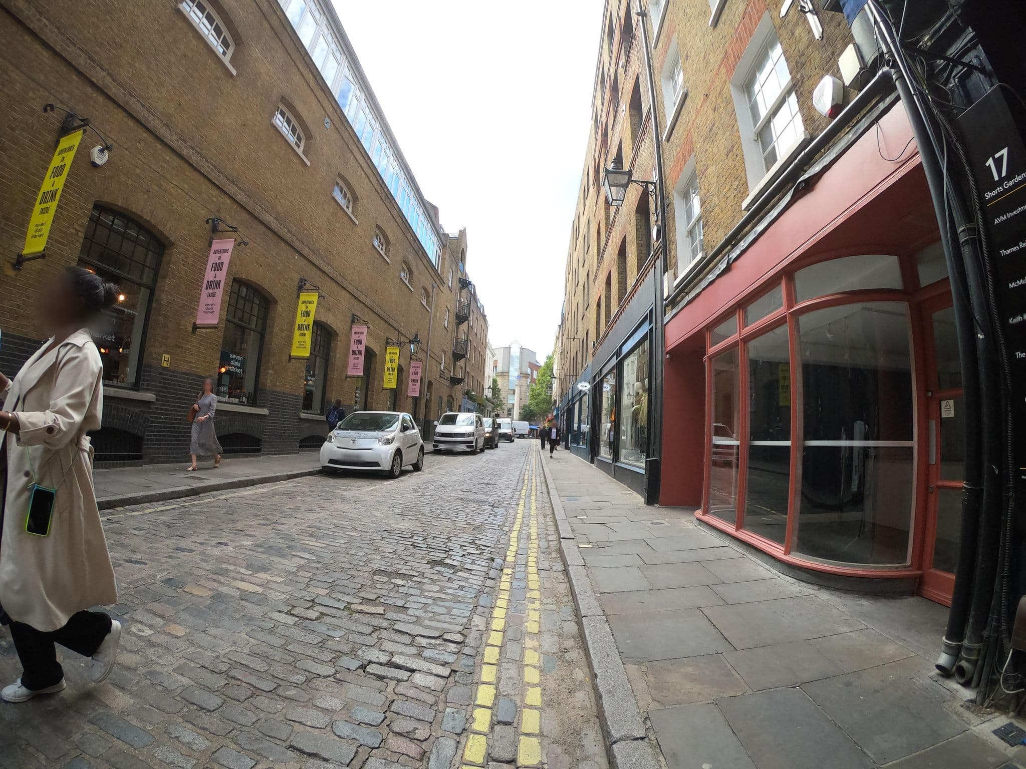 Street view near West End West End London Shaftesbury Avenue Hotels, Holborn — © richlv (CC BY-SA · Mapillary)