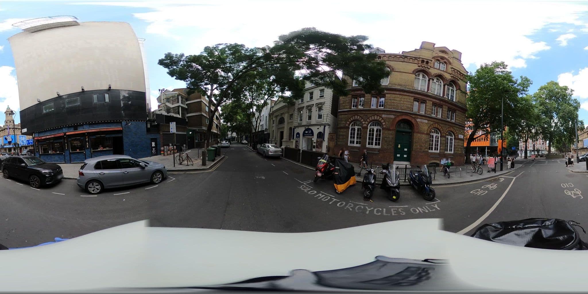 Street view near St. Mungo’s, Holborn — © NatchaponJ (CC BY-SA · Mapillary)