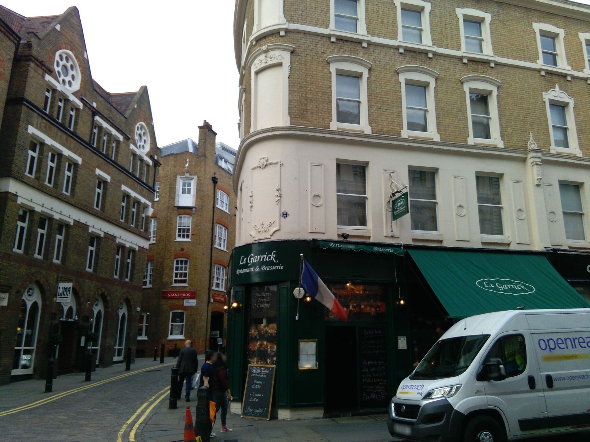Street view near House of Kipp Apartments, London — © ris (CC BY-SA · Mapillary)
