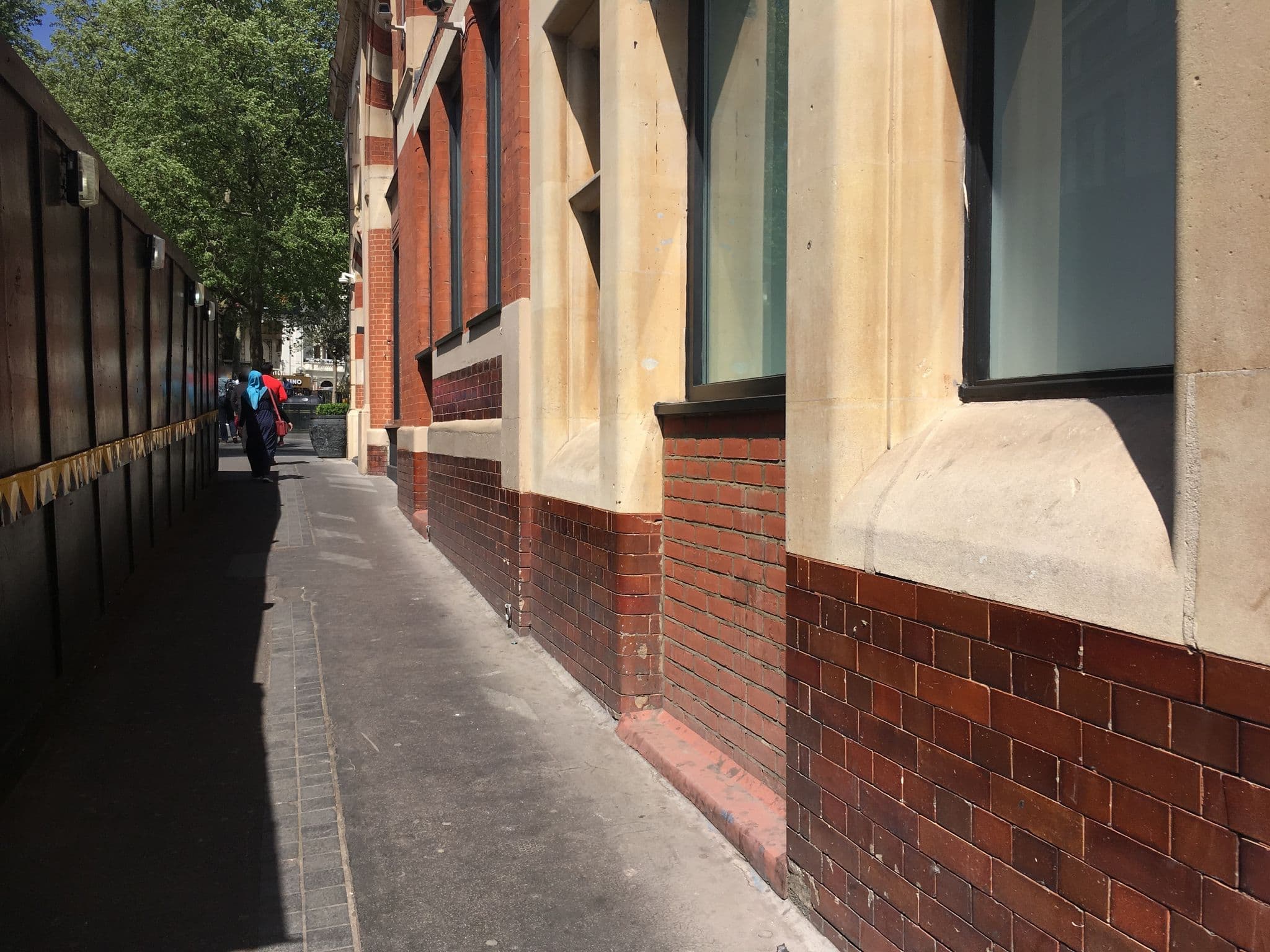 Street view near Retreat, London — © southglos (CC BY-SA · Mapillary)