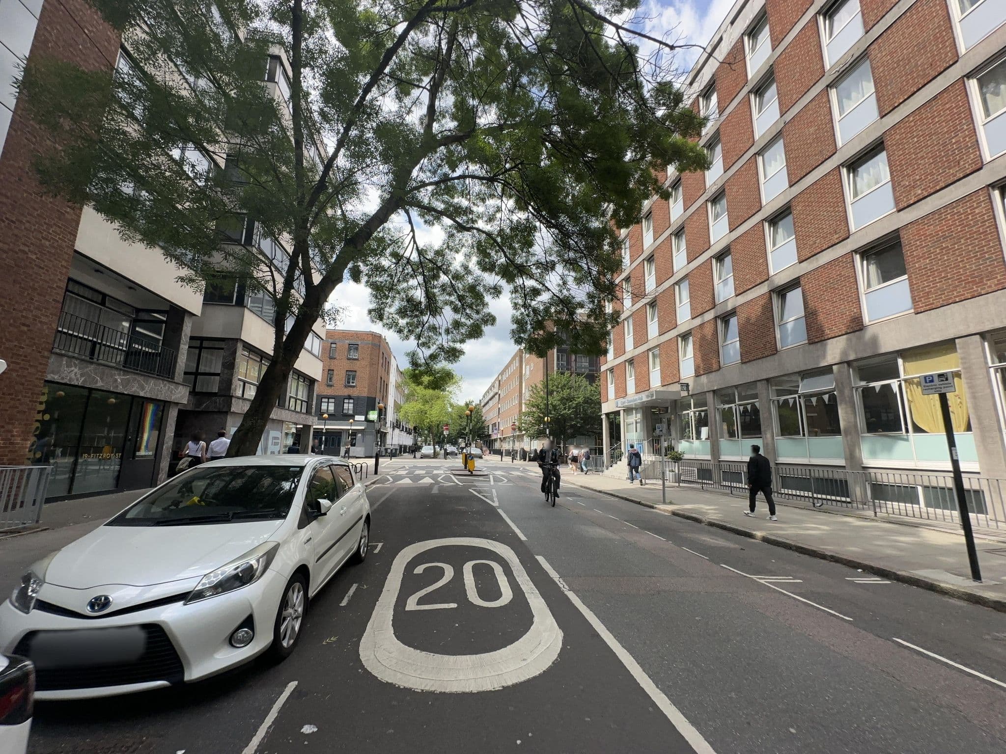 Street view near Carr-Saunders Hall, LSE, Soho — © asturksever (CC BY-SA · Mapillary)