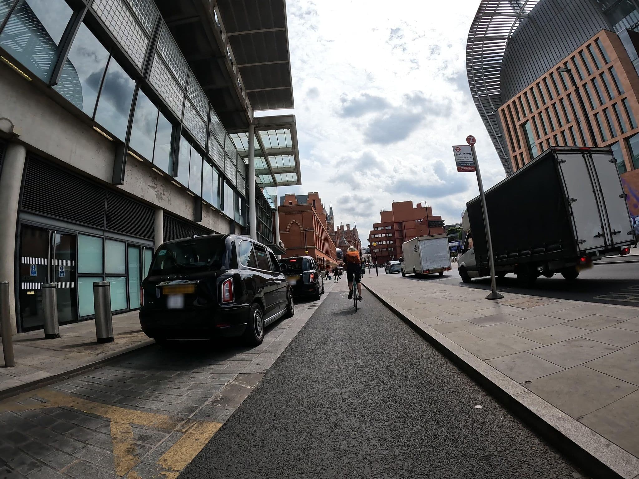 Street view near Booking Office, st pancras hotel, King's Cross — © erias (CC BY-SA · Mapillary)