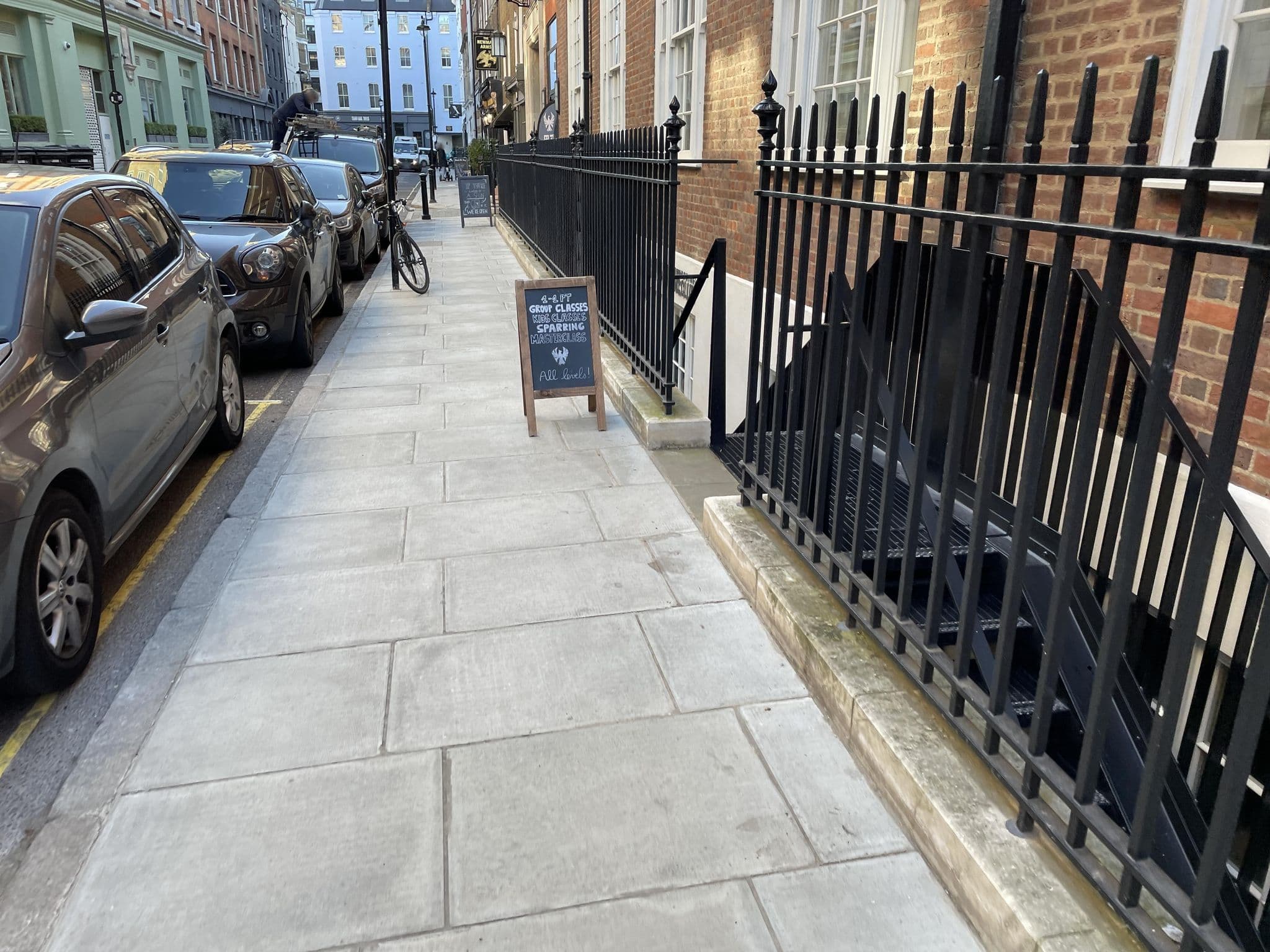Street view near Roberto Bergamo, Soho — © asturksever (CC BY-SA · Mapillary)