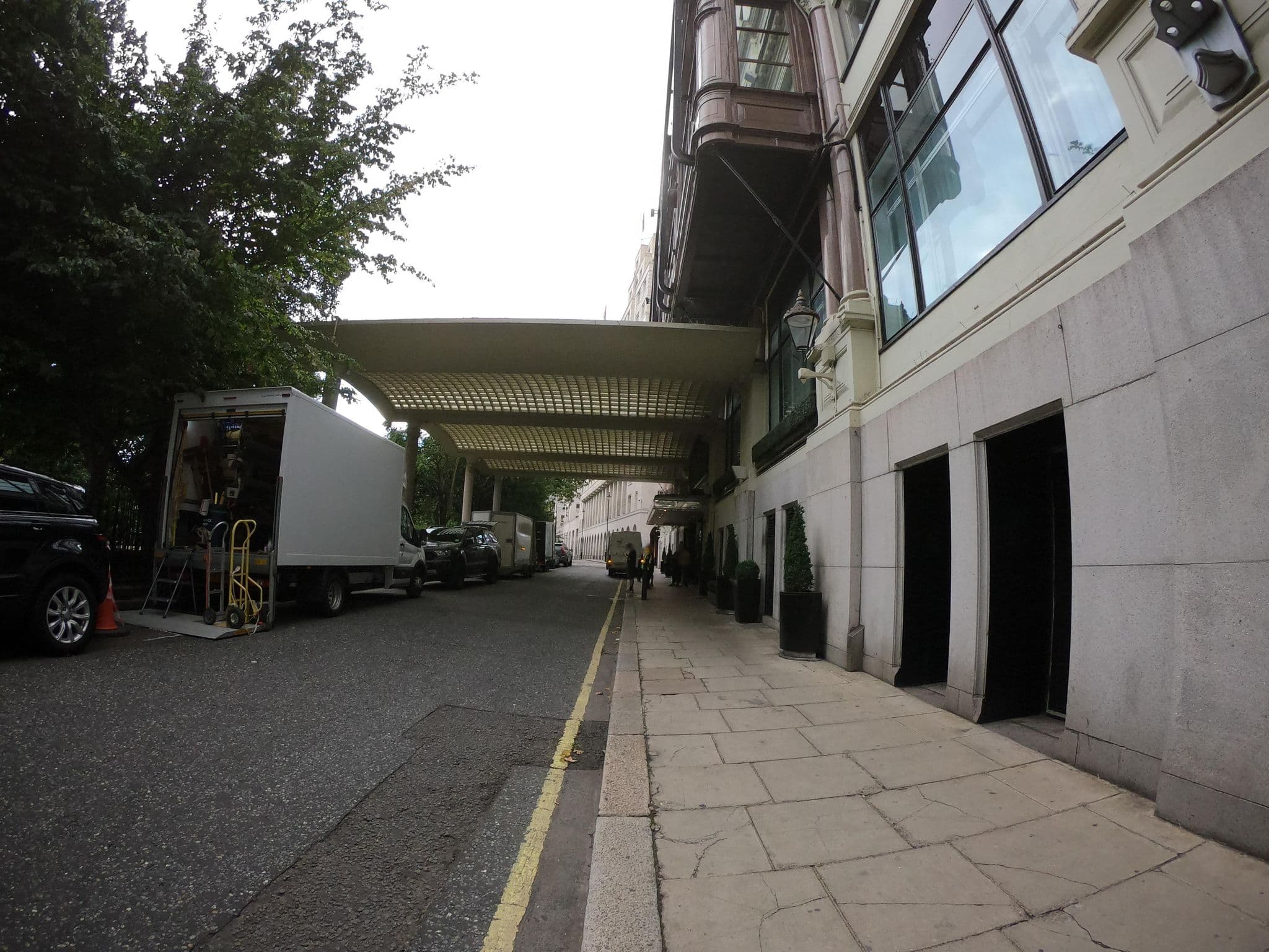 Street view near Claude Monet Suite, London — © richlv (CC BY-SA · Mapillary)