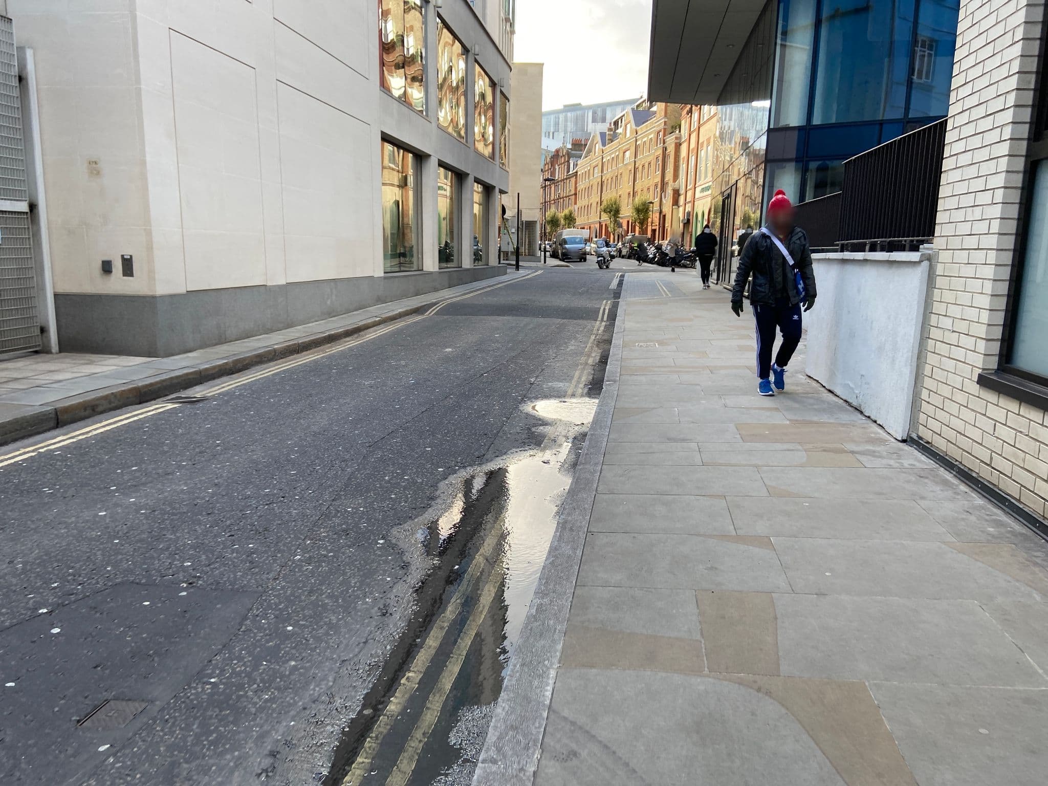 Street view near Kingsway Hall Hotel, Holborn — © gd91021 (CC BY-SA · Mapillary)