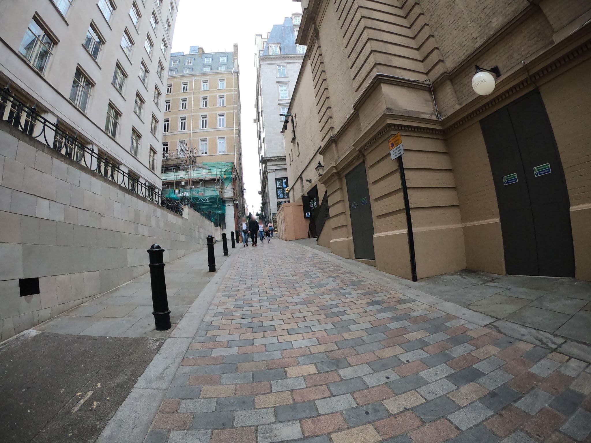 Street view near The Savoy Hotel, London — © richlv (CC BY-SA · Mapillary)