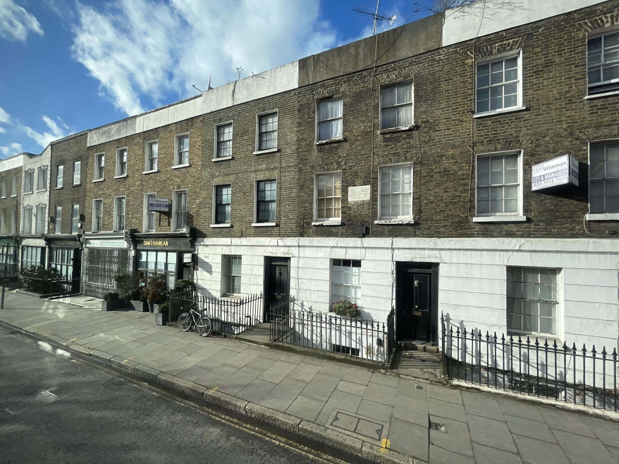 Street view near 13 Wharfdale Road, King's Cross — © gness (CC BY-SA · Mapillary)
