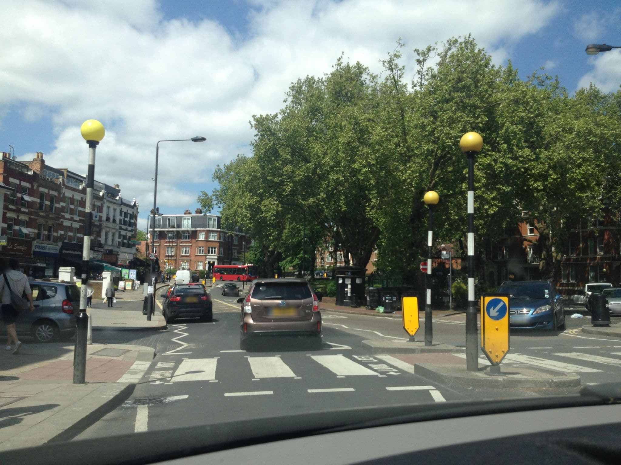 Street view near Nox Hotels - Reception, Kilburn — © domdomegg (CC BY-SA · Mapillary)