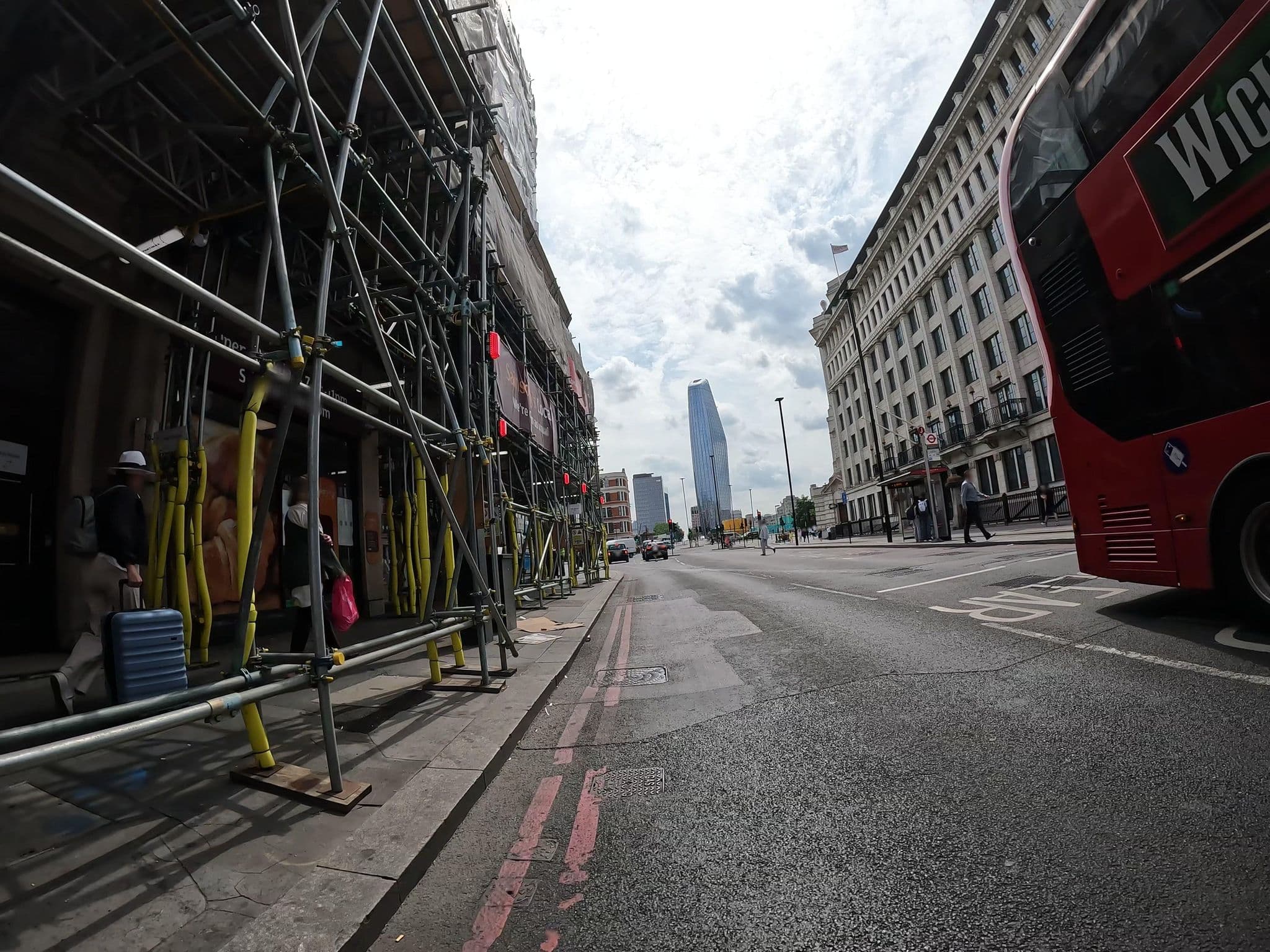 Street view near Crowne Plaza, City of London — © erias (CC BY-SA · Mapillary)