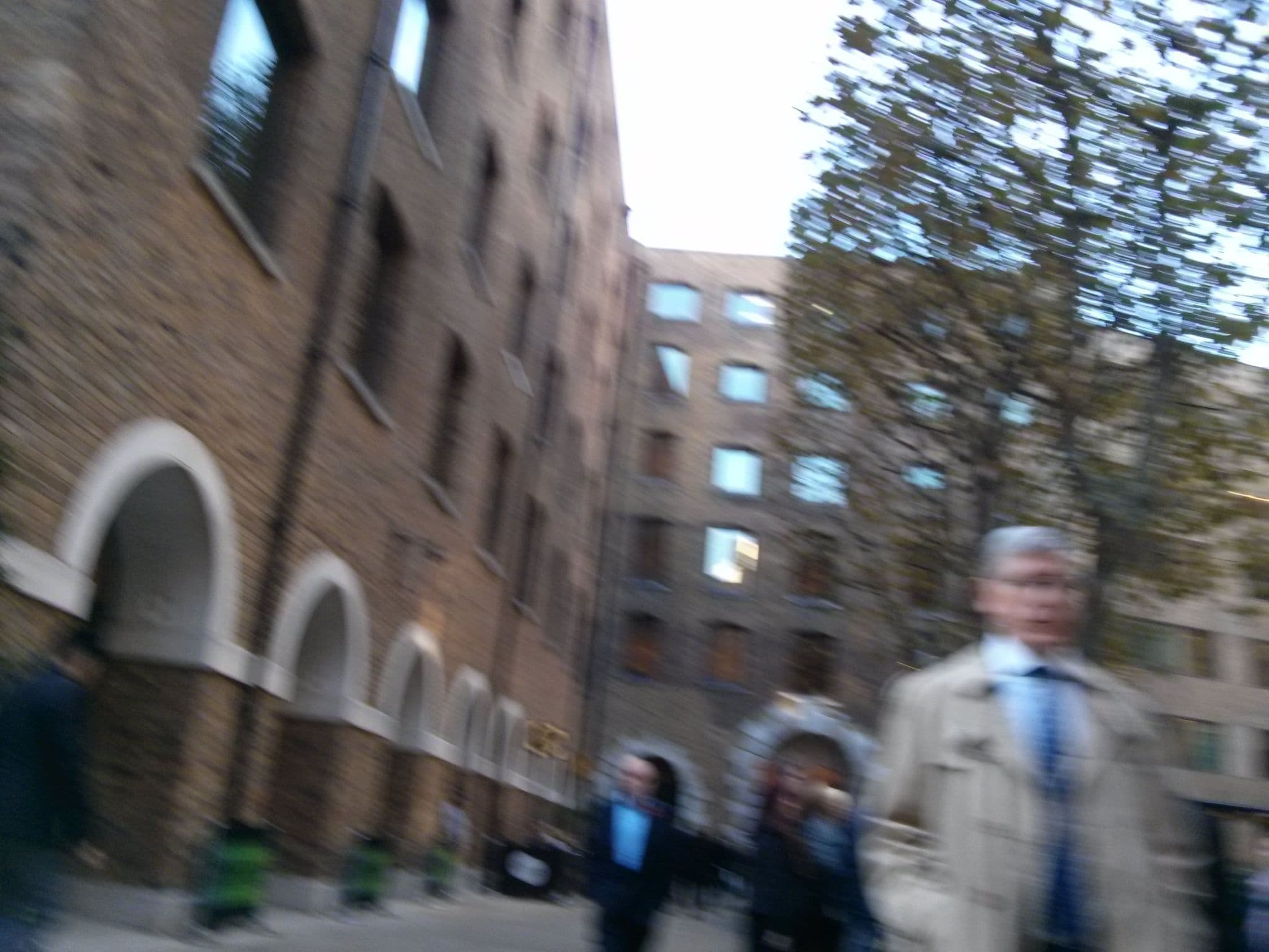 Street view near Devonshire Club, Spitalfields — © ecatmur (CC BY-SA · Mapillary)