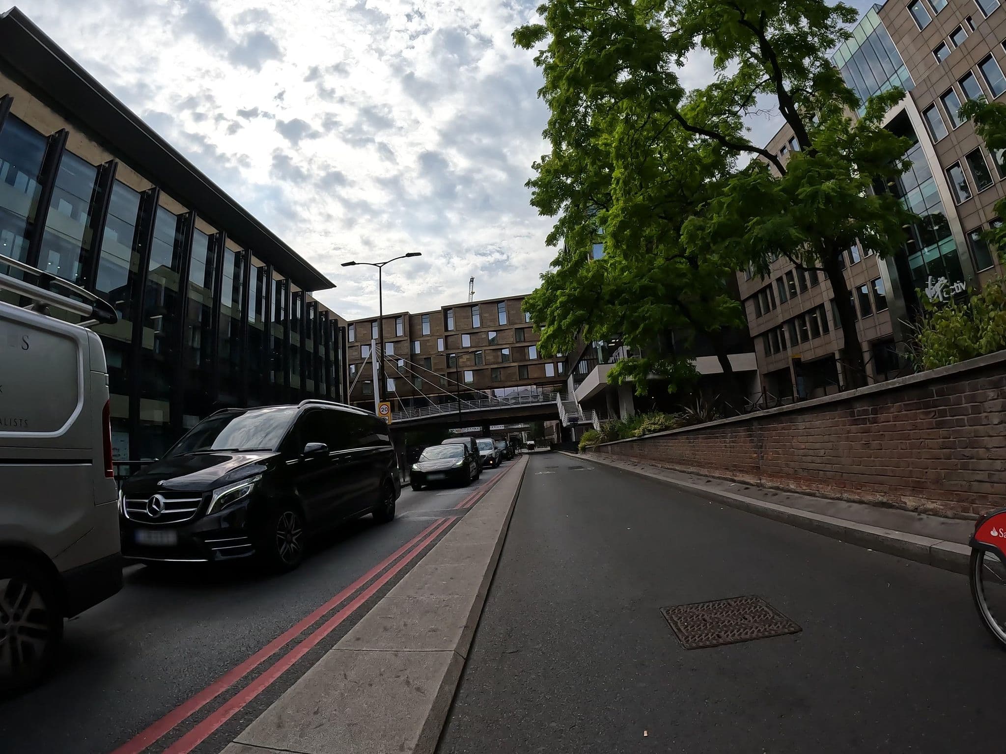 Street view near Hen Party Houses, Spitalfields — © erias (CC BY-SA · Mapillary)