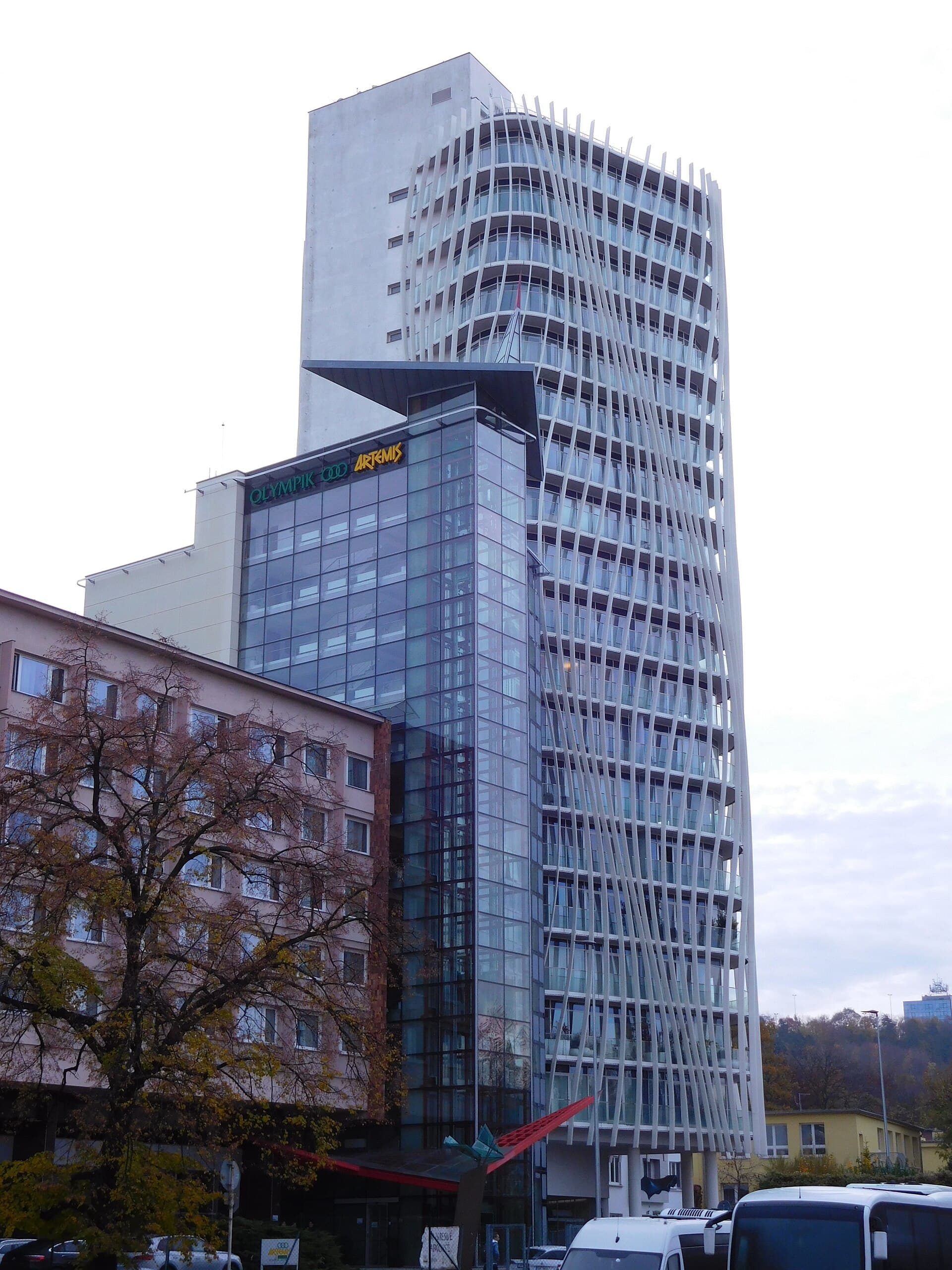 Olympik Artemis (via Wikimedia Commons, CC BY-SA 4.0)