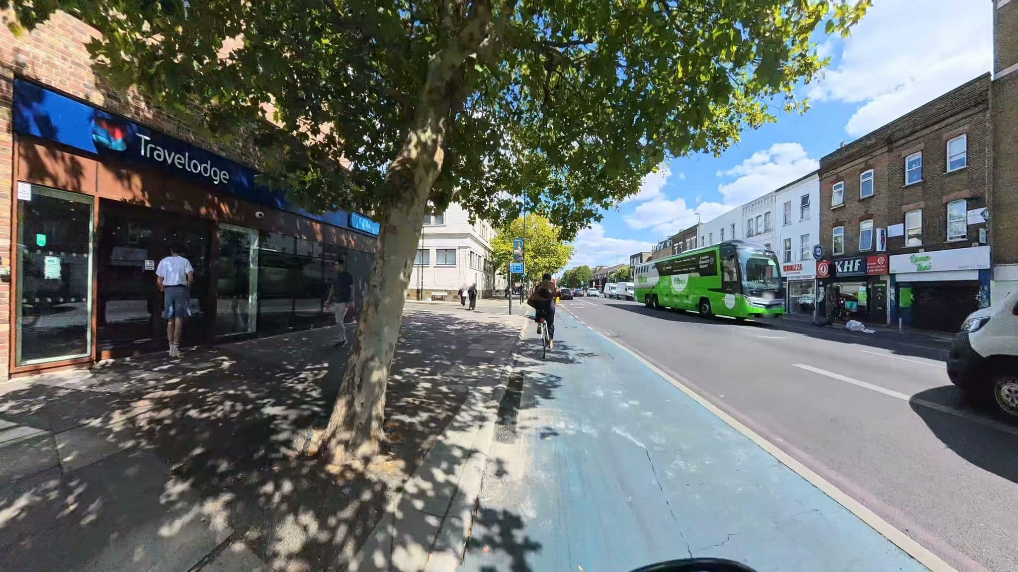 Street view near Travelodge, Stepney — © athuler (CC BY-SA · Mapillary)