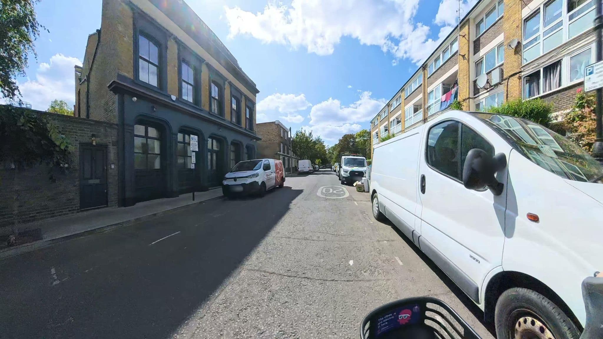 Street view near Bethnal Green Guest House, Stepney — © athuler (CC BY-SA · Mapillary)