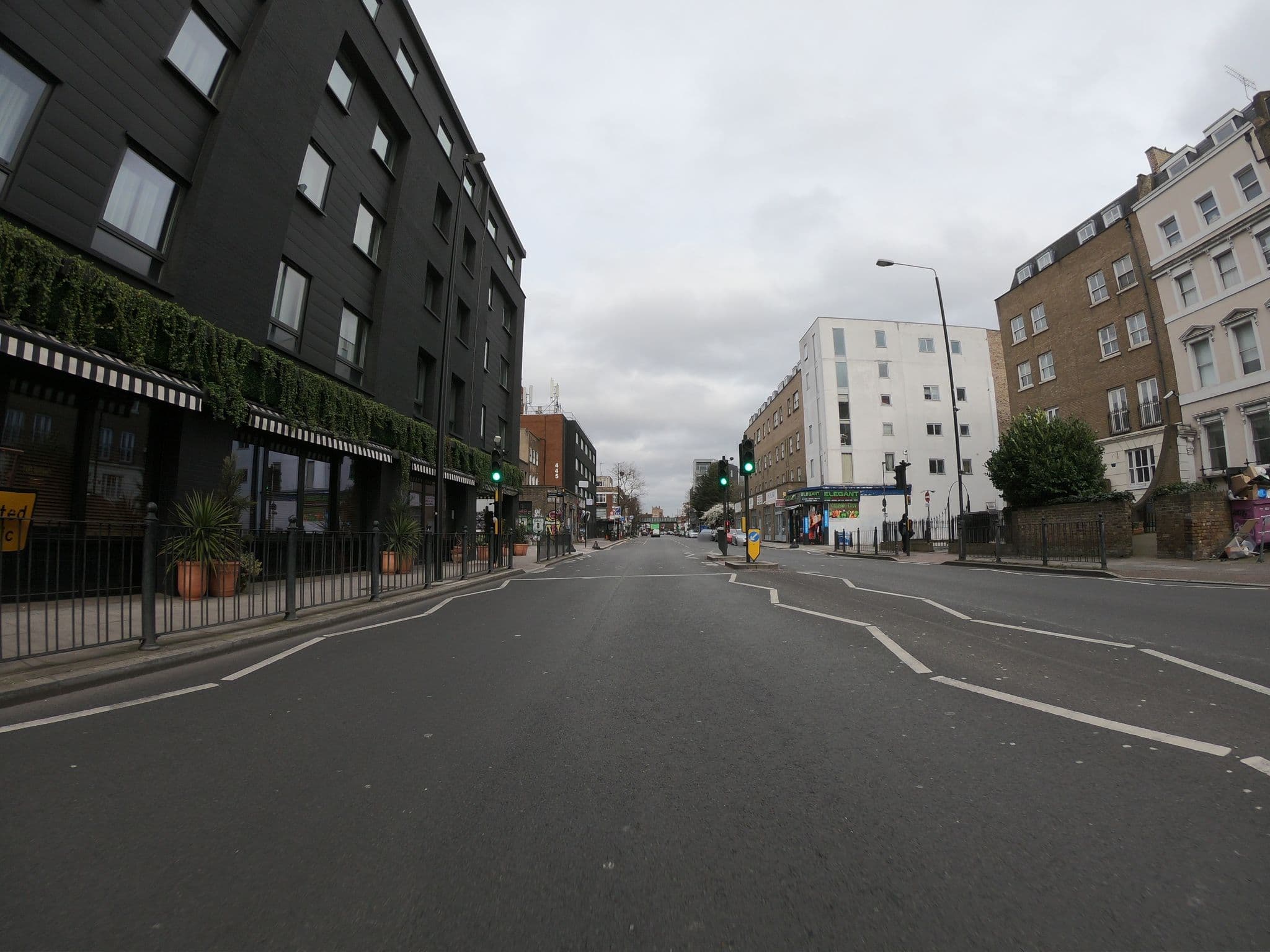 Street view near Days Hotel, Bethnal Green — © wasd42 (CC BY-SA · Mapillary)