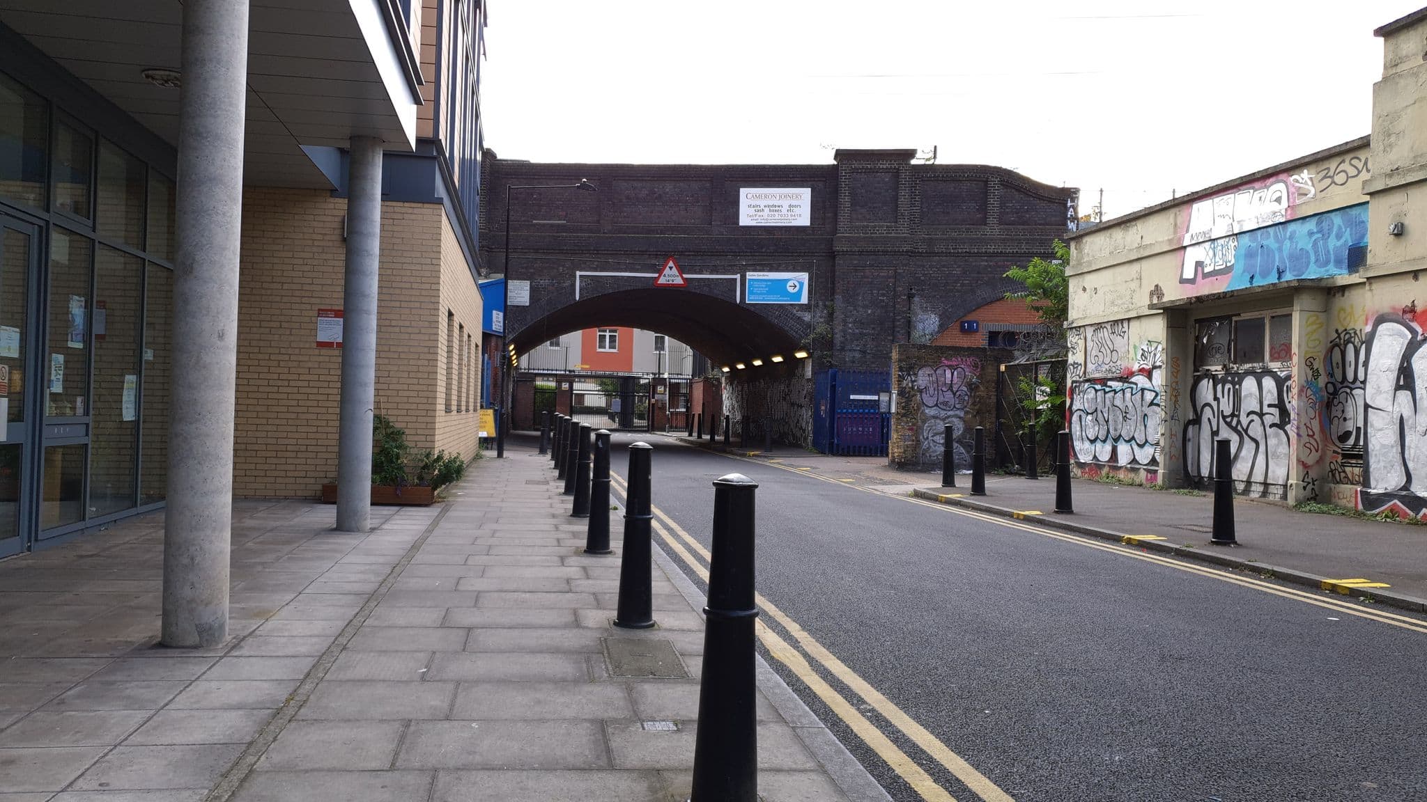 Street view near Travelodge, Bethnal Green — © jris (CC BY-SA · Mapillary)