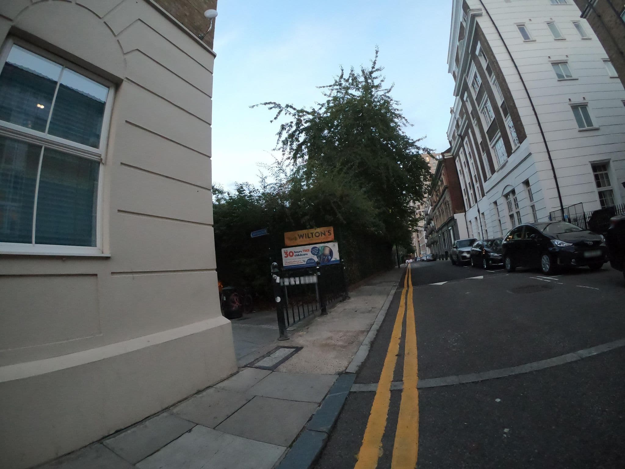 Street view near Stinkhol nr 122, Whitechapel — © richlv (CC BY-SA · Mapillary)