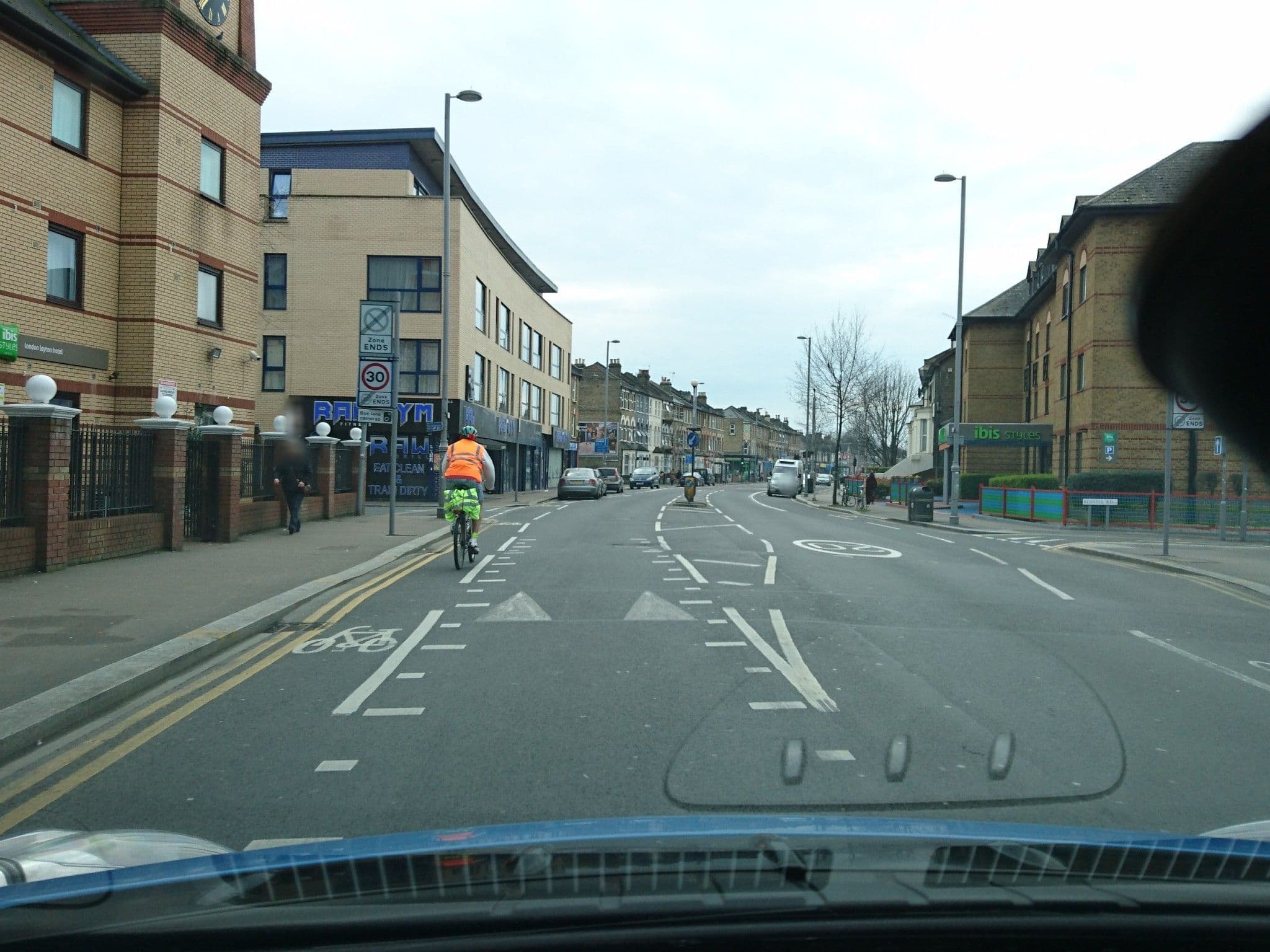 Street view near Sleeping Beauty Motel, Leyton — © zymurgic (CC BY-SA · Mapillary)