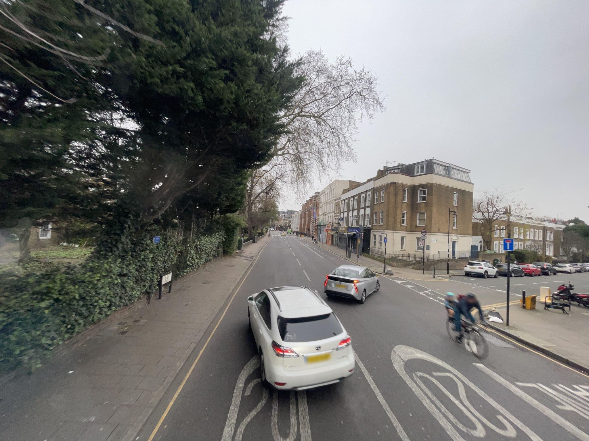 Street view near Elena Hotel, Canonbury — © gness (CC BY-SA · Mapillary)