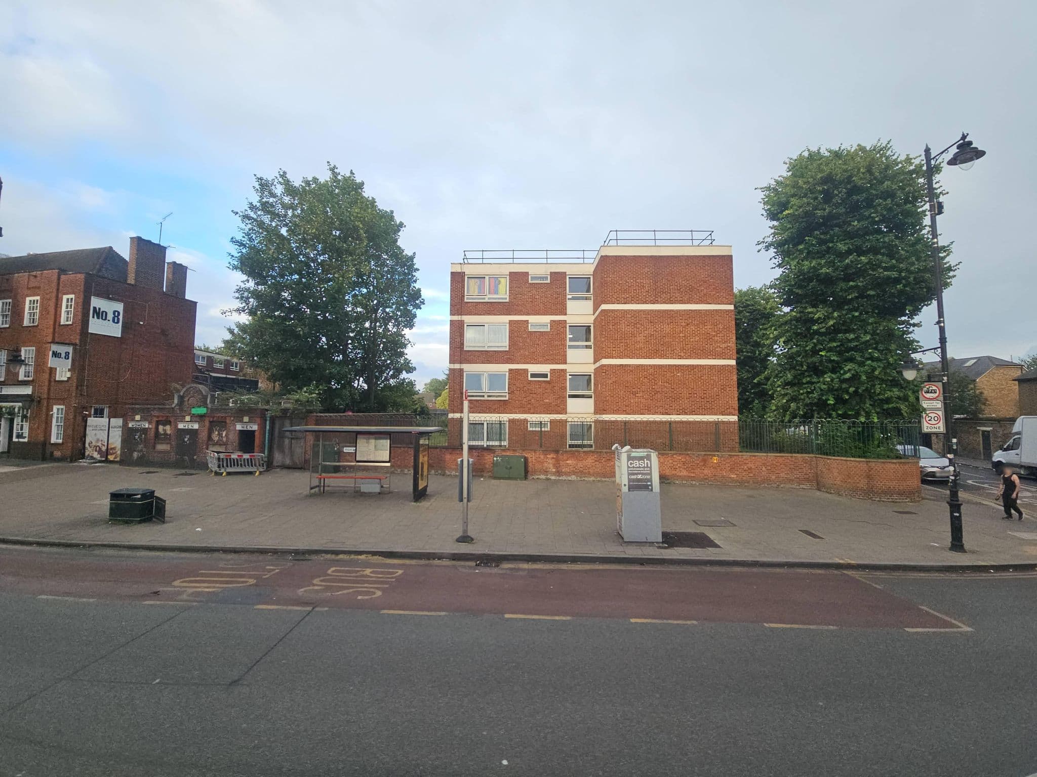 Street view near No.8 Tottenham, Tottenham — © pbb (CC BY-SA · Mapillary)