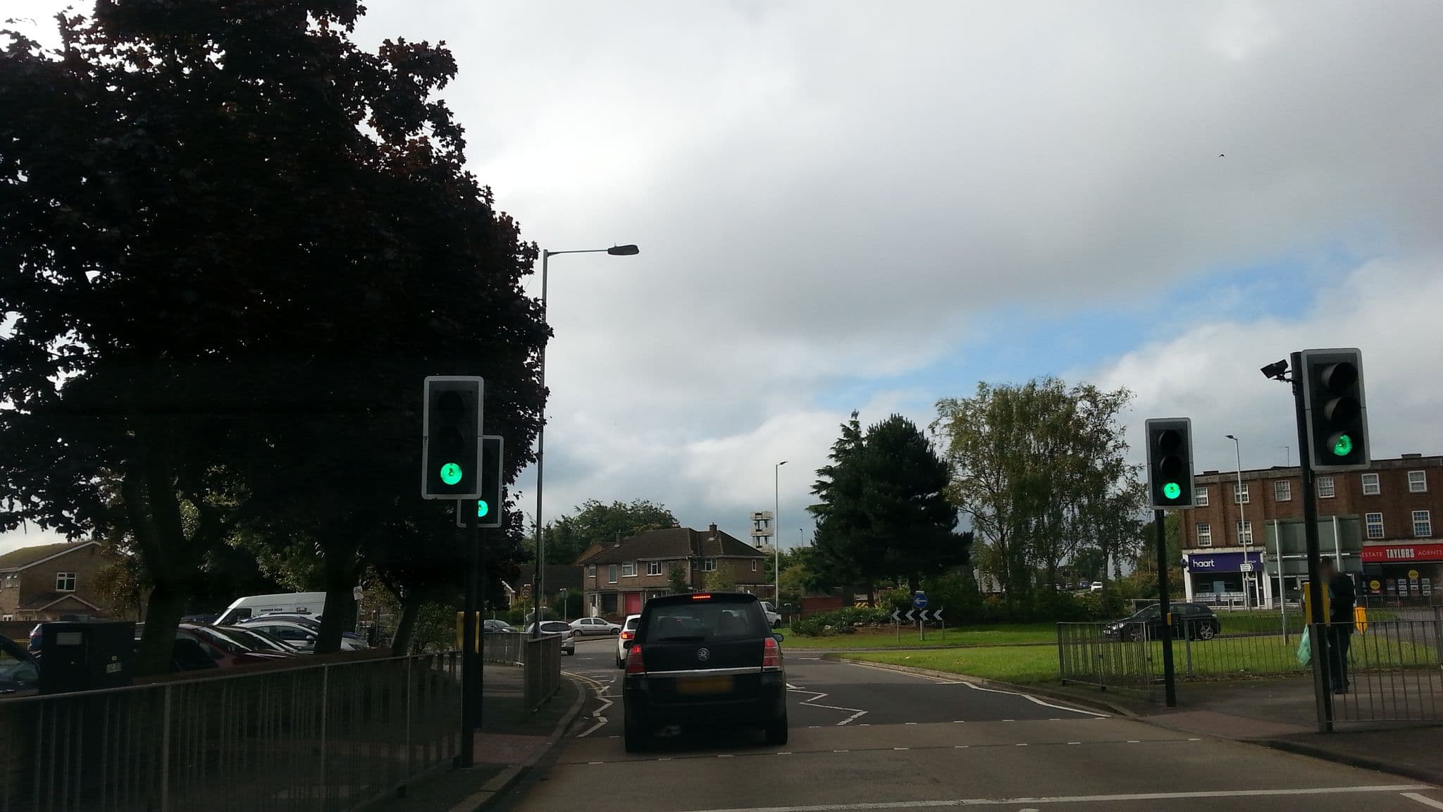 Street view near Chamberlain Holdings, Luton — © adam2 (CC BY-SA · Mapillary)