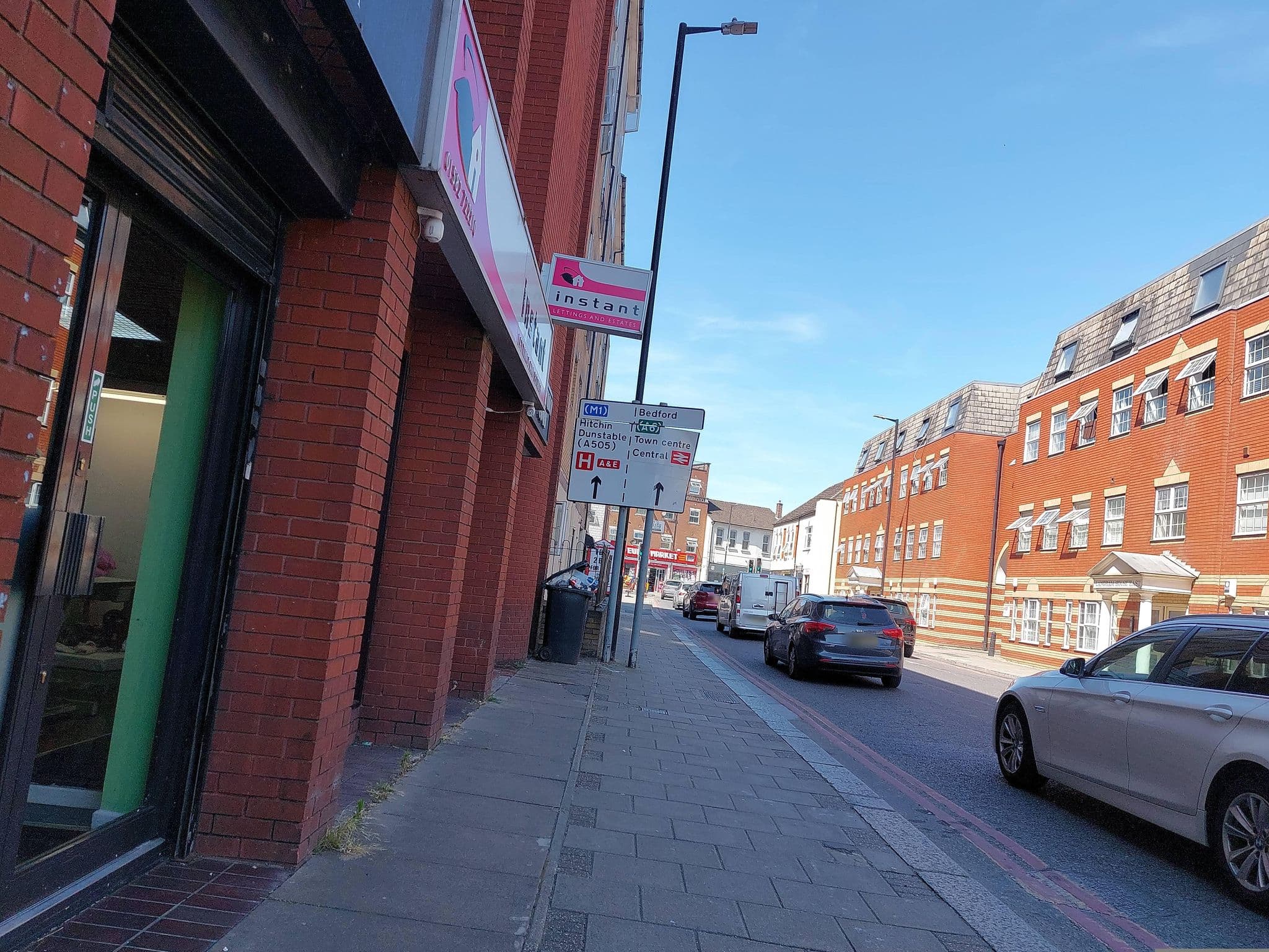 Street view near Sadie Best Western Hotel at Luton, Luton — © a-sav (CC BY-SA · Mapillary)