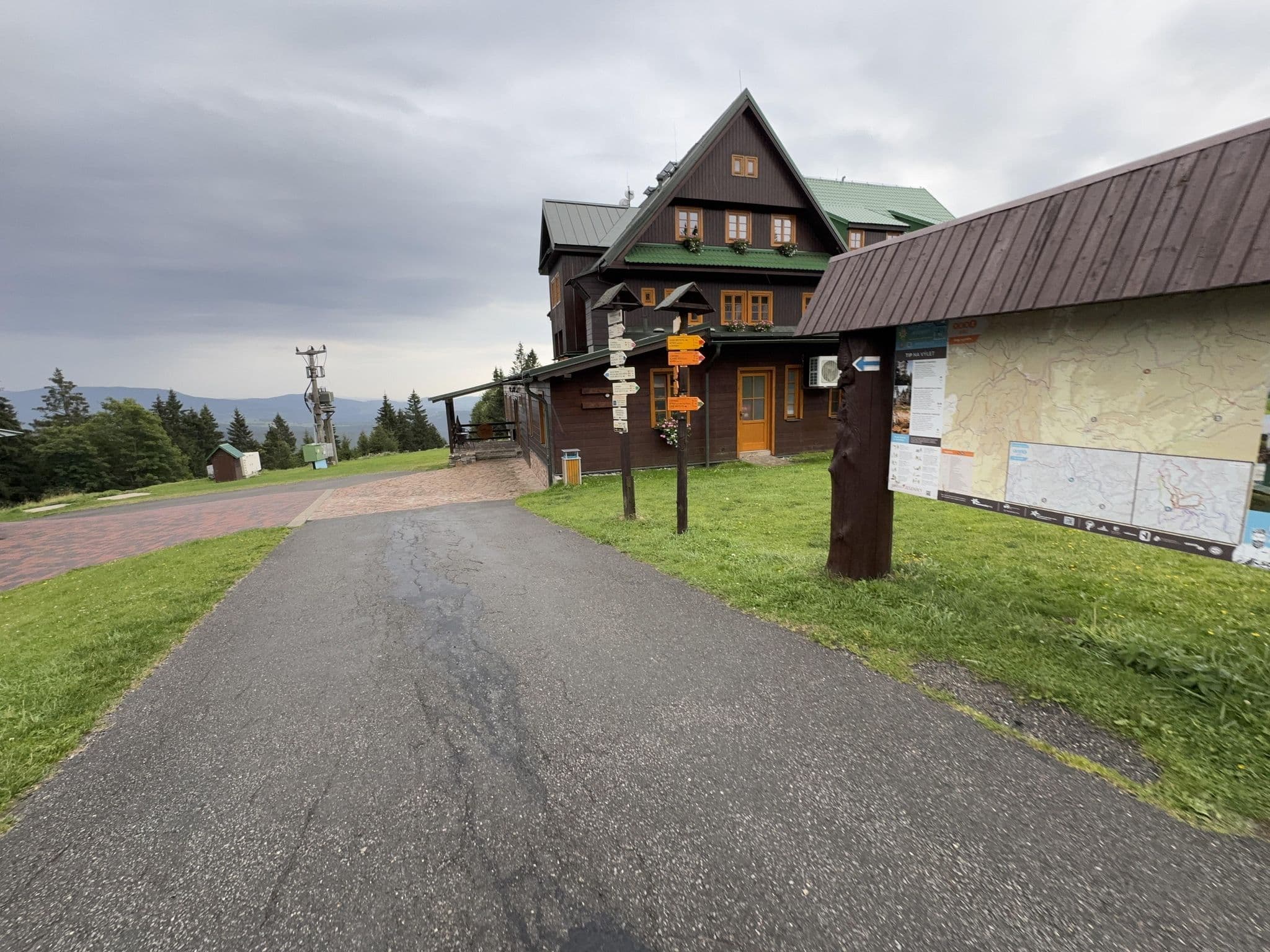 Street view near Horský hotel Paprsek, Lipová-lázně — © ondrejlopatka (CC BY-SA · Mapillary)
