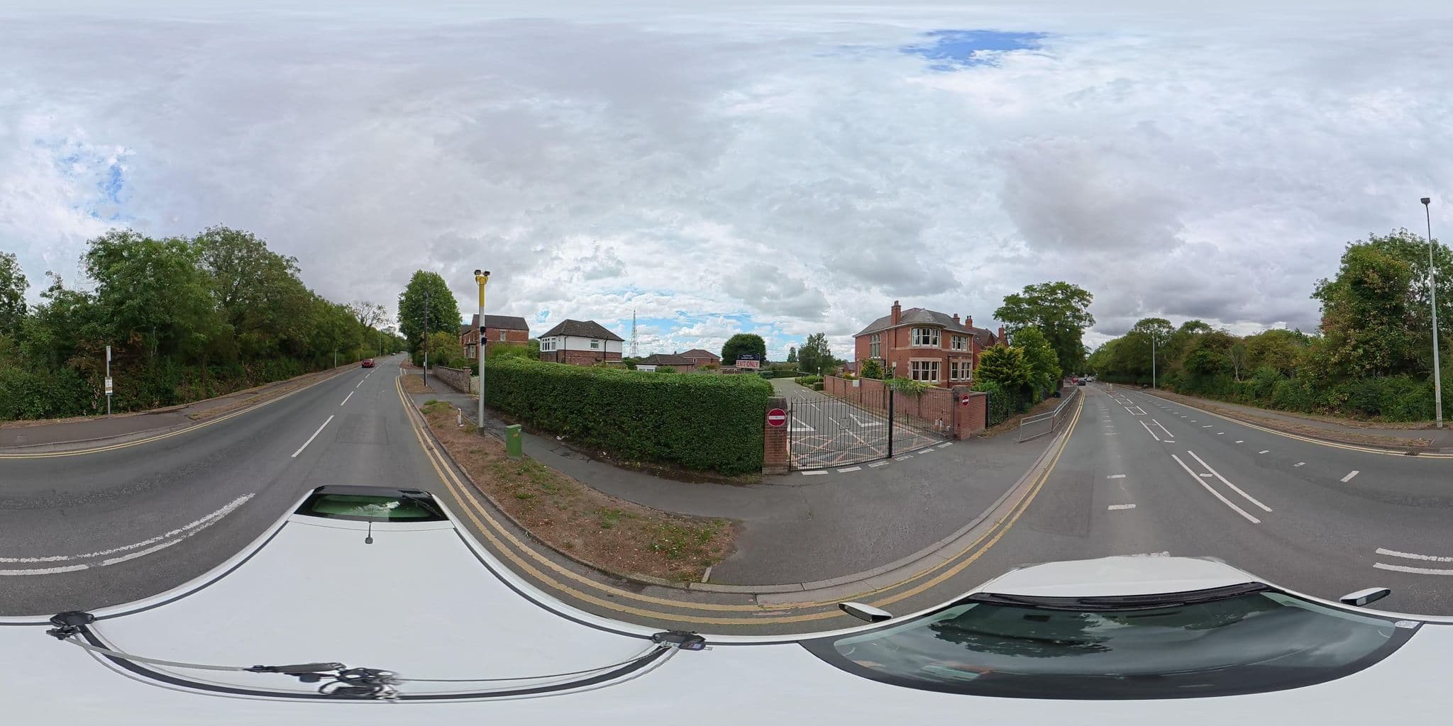Street view near Eardley's Hotel, Bracebridge Heath — © osmplus_org (CC BY-SA · Mapillary)