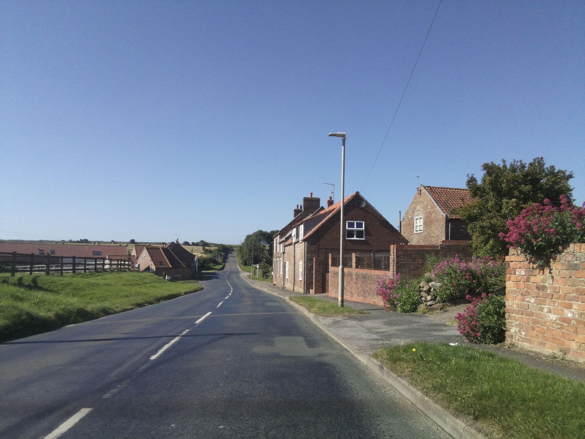 Street view near Manor Farm Holiday Cottages, Bempton — © southglos (CC BY-SA · Mapillary)