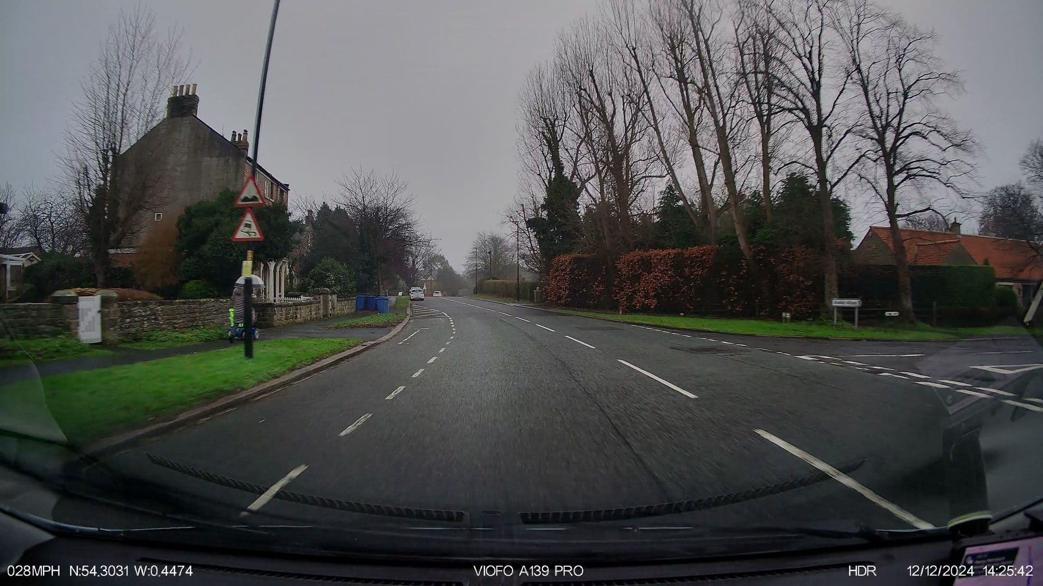 Street view near Scalby Grove Cottage, Burniston — © IpswichEdits (CC BY-SA · Mapillary)