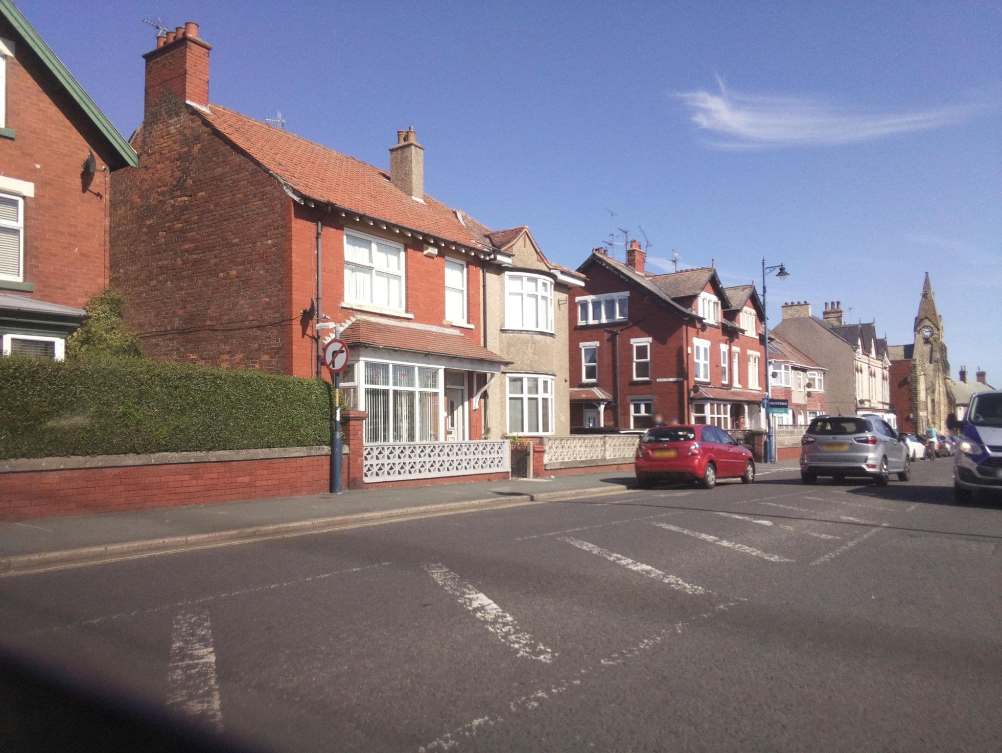 Street view near Ennerdale Holiday Apartments, Filey — © southglos (CC BY-SA · Mapillary)