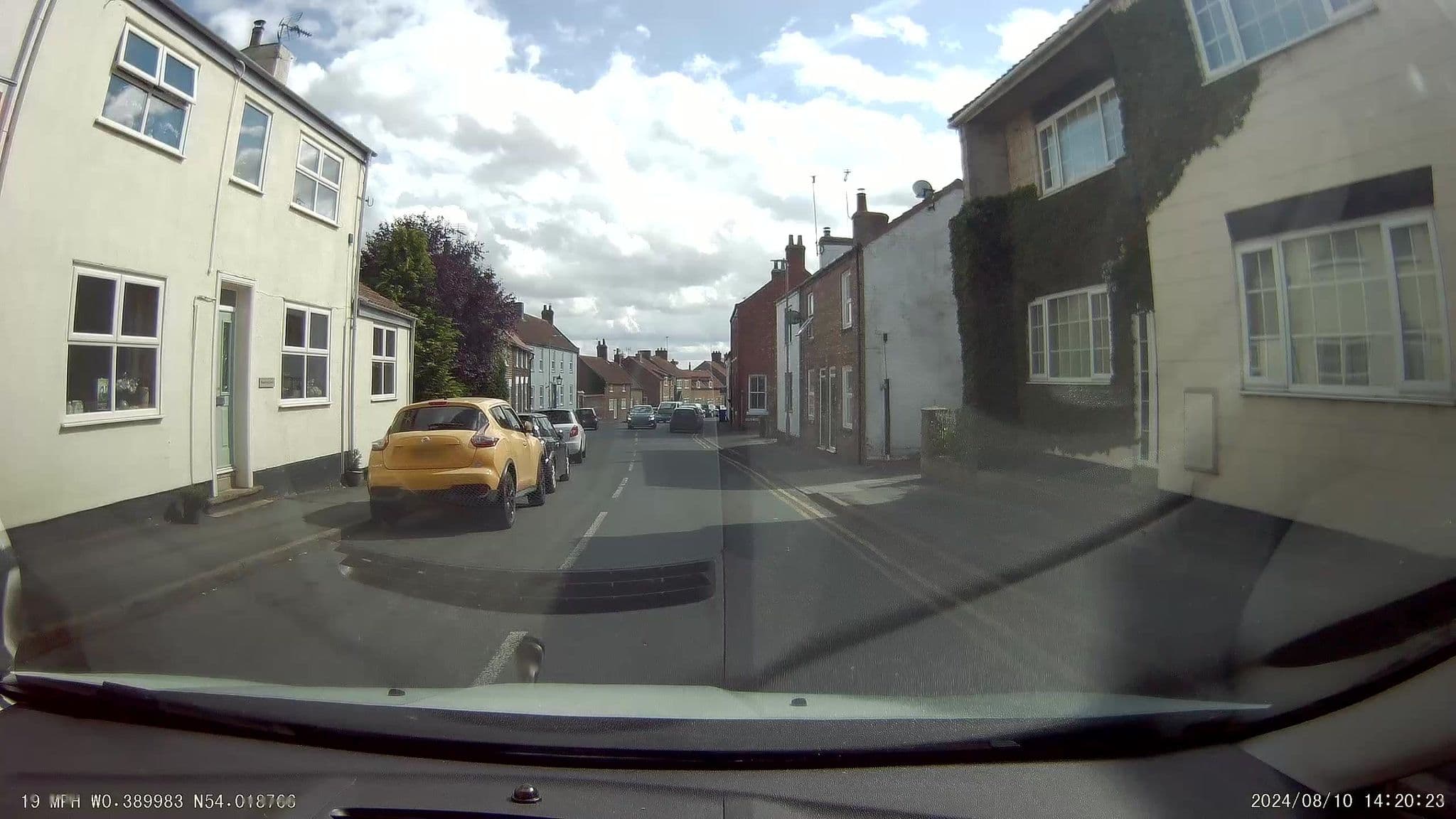 Street view near The Old Cottage, Nafferton — © aidan573 (CC BY-SA · Mapillary)