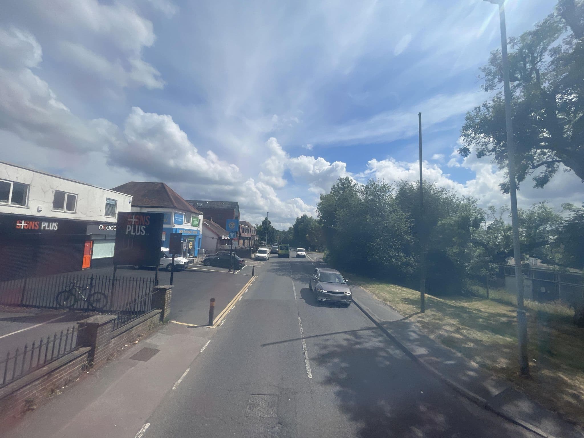 Street view near Eastwell Manor, Biggin Hill — © Opspin (CC BY-SA · Mapillary)