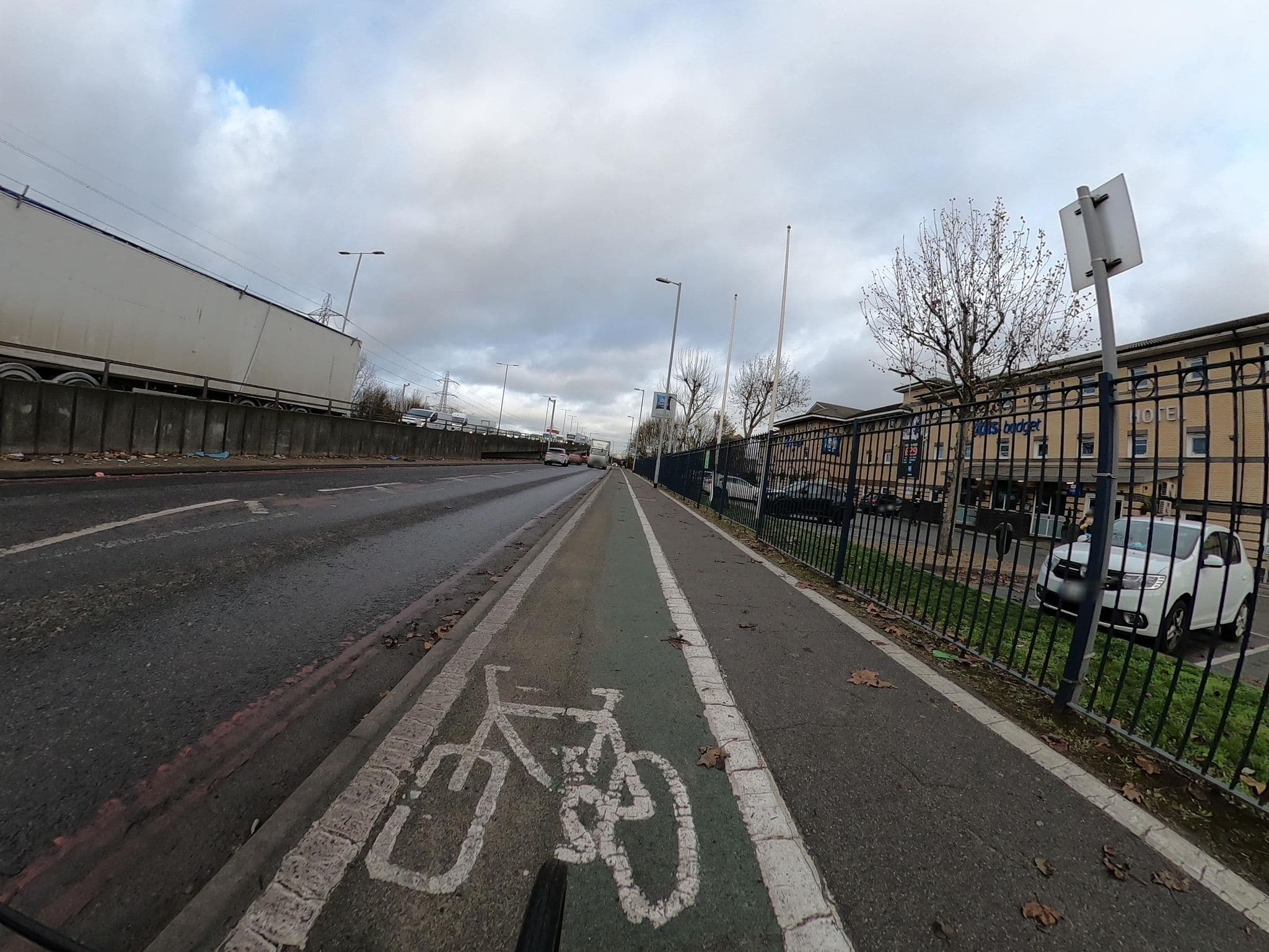 Street view near Etap Hotel, Barking — © dankarran (CC BY-SA · Mapillary)