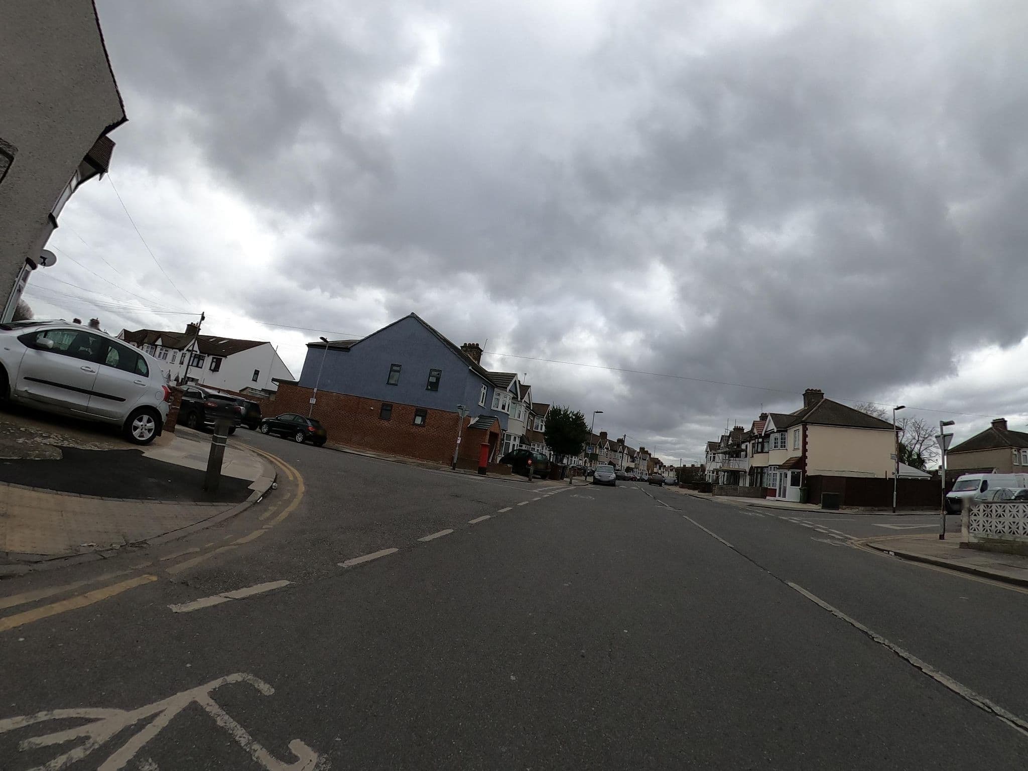 Street view near Marine Drive Hotel, Barking — © dankarran (CC BY-SA · Mapillary)