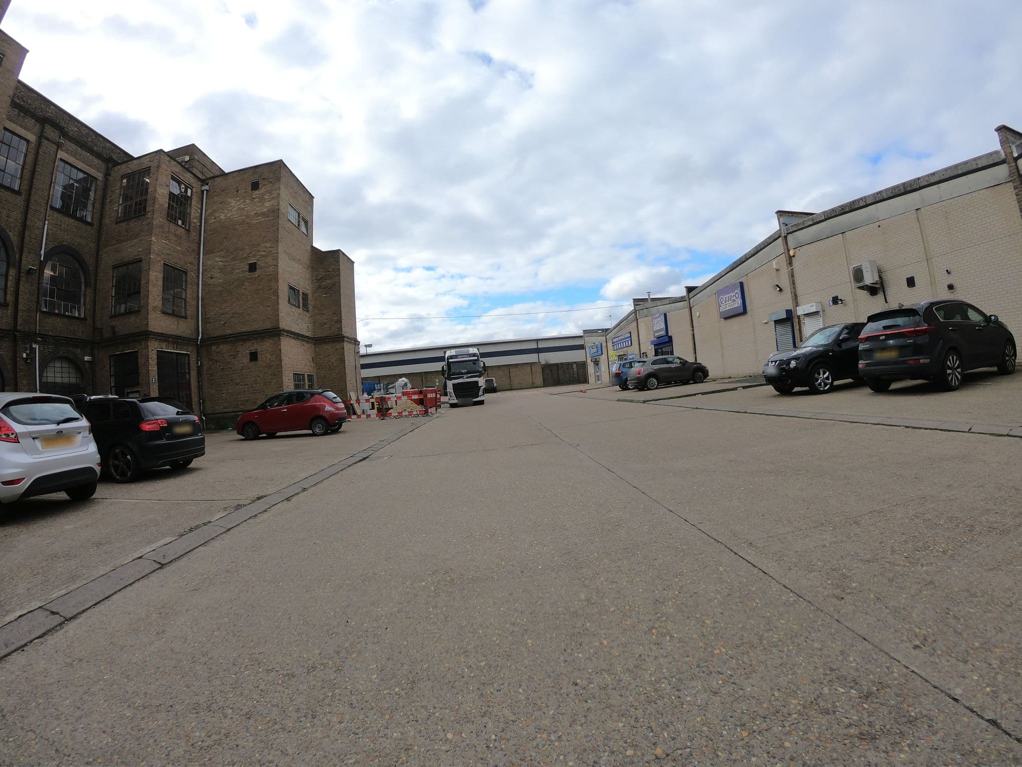 Street view near YMCA, Charlton — © wasd42 (CC BY-SA · Mapillary)