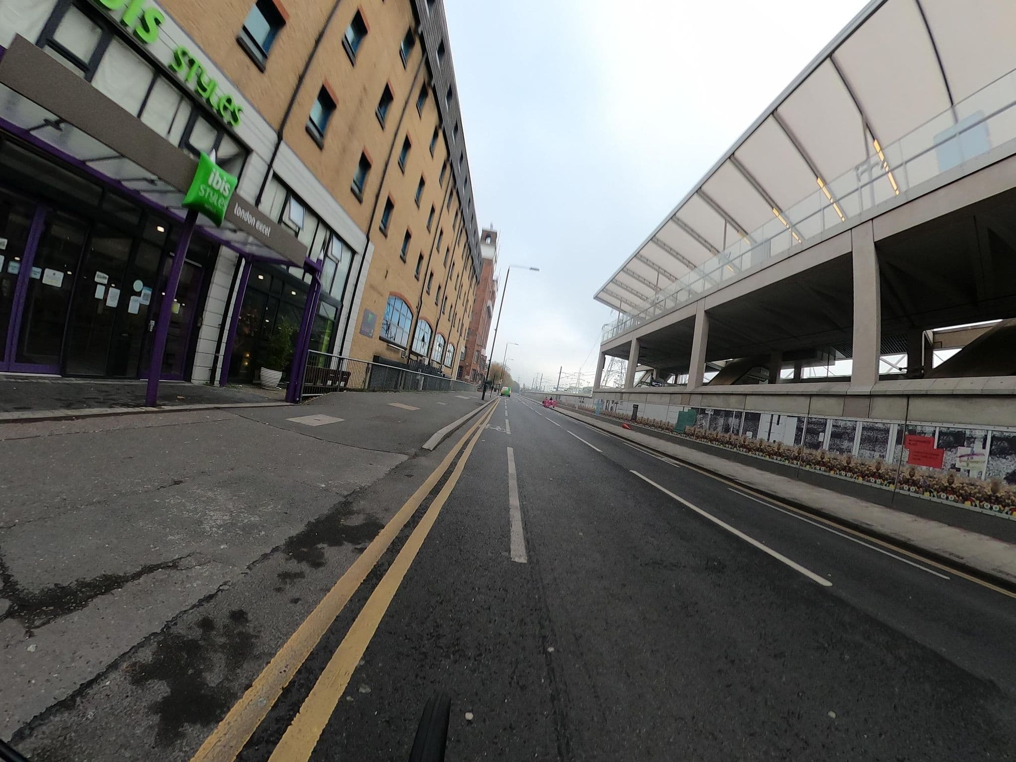 Street view near Lounge, Canning Town — © dankarran (CC BY-SA · Mapillary)