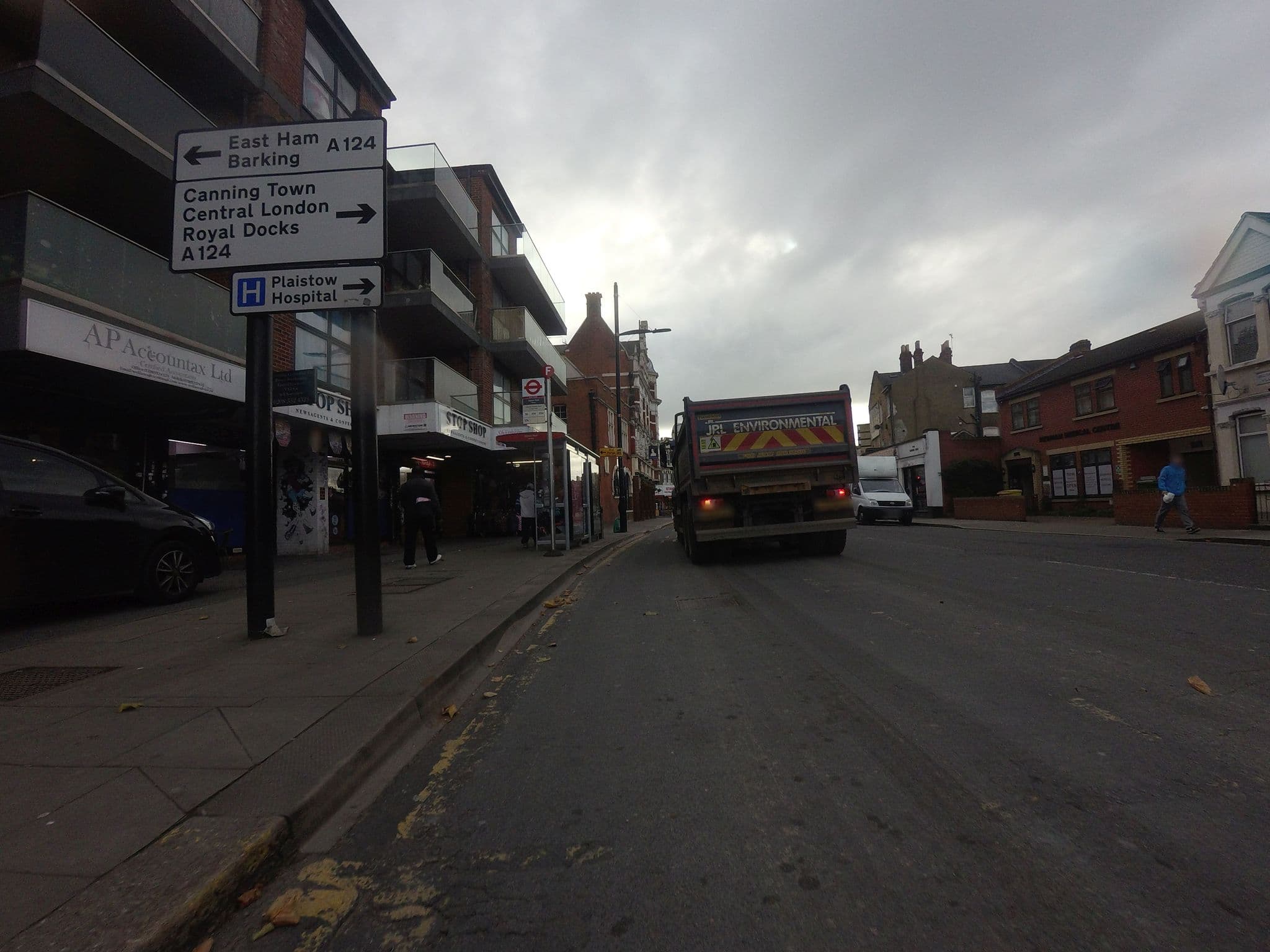 Street view near The Boleyn Bunkhouse, West Ham — © rskedgell (CC BY-SA · Mapillary)