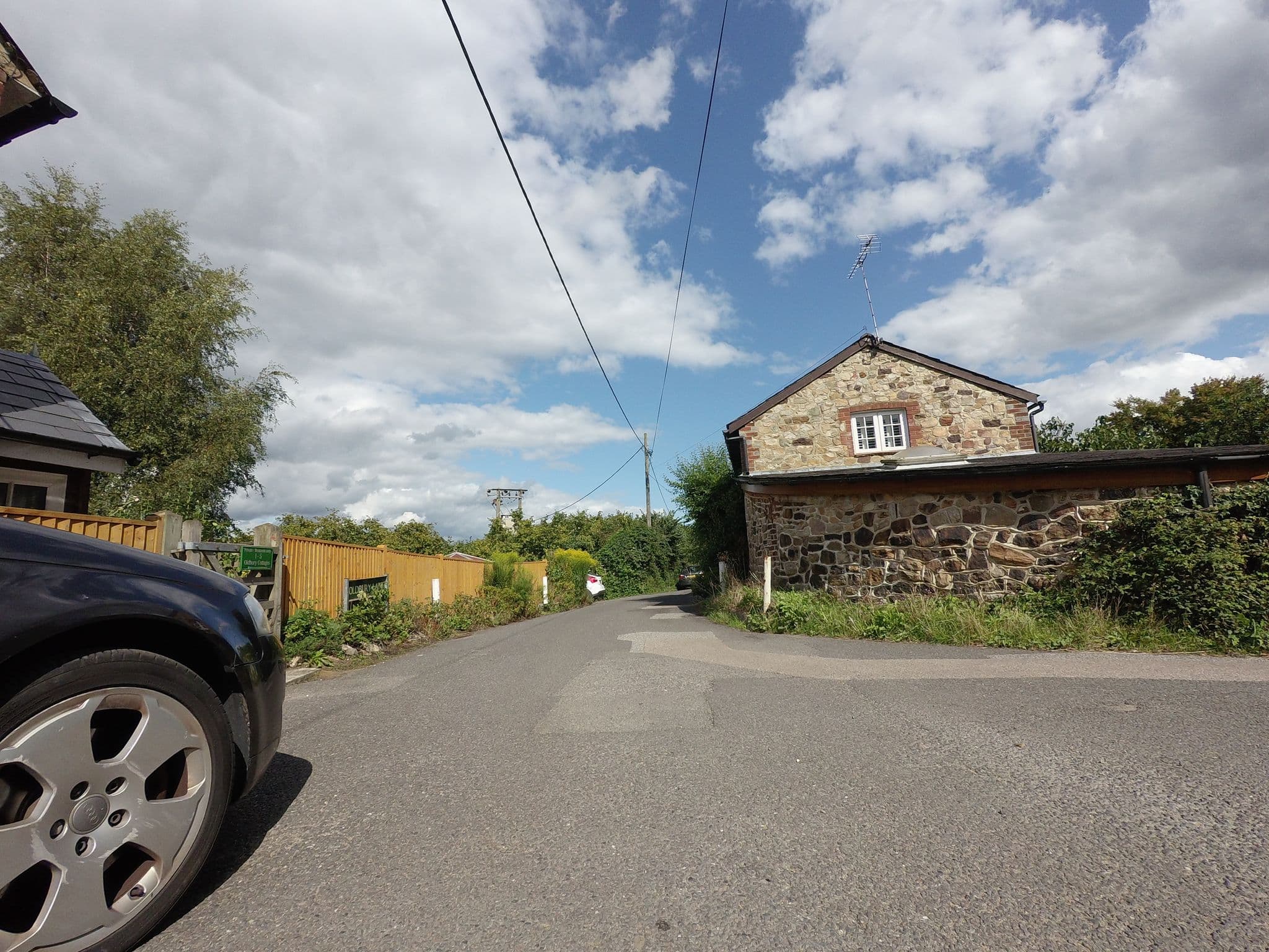 Street view near Norsehaven Cottages, Borough Green — © tallguy (CC BY-SA · Mapillary)