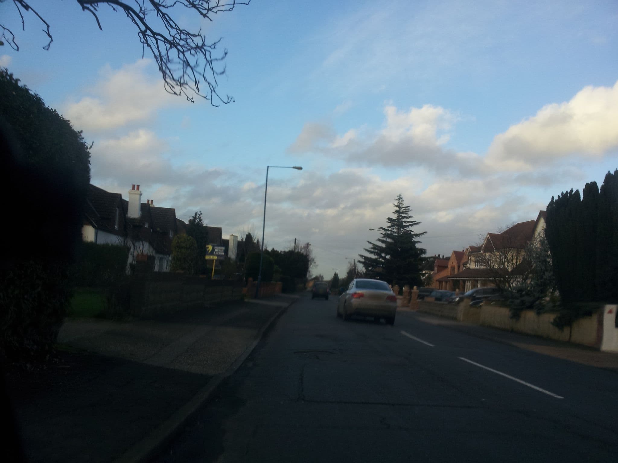 Street view near Simran Homes, Istead Rise — © paulbiv (CC BY-SA · Mapillary)
