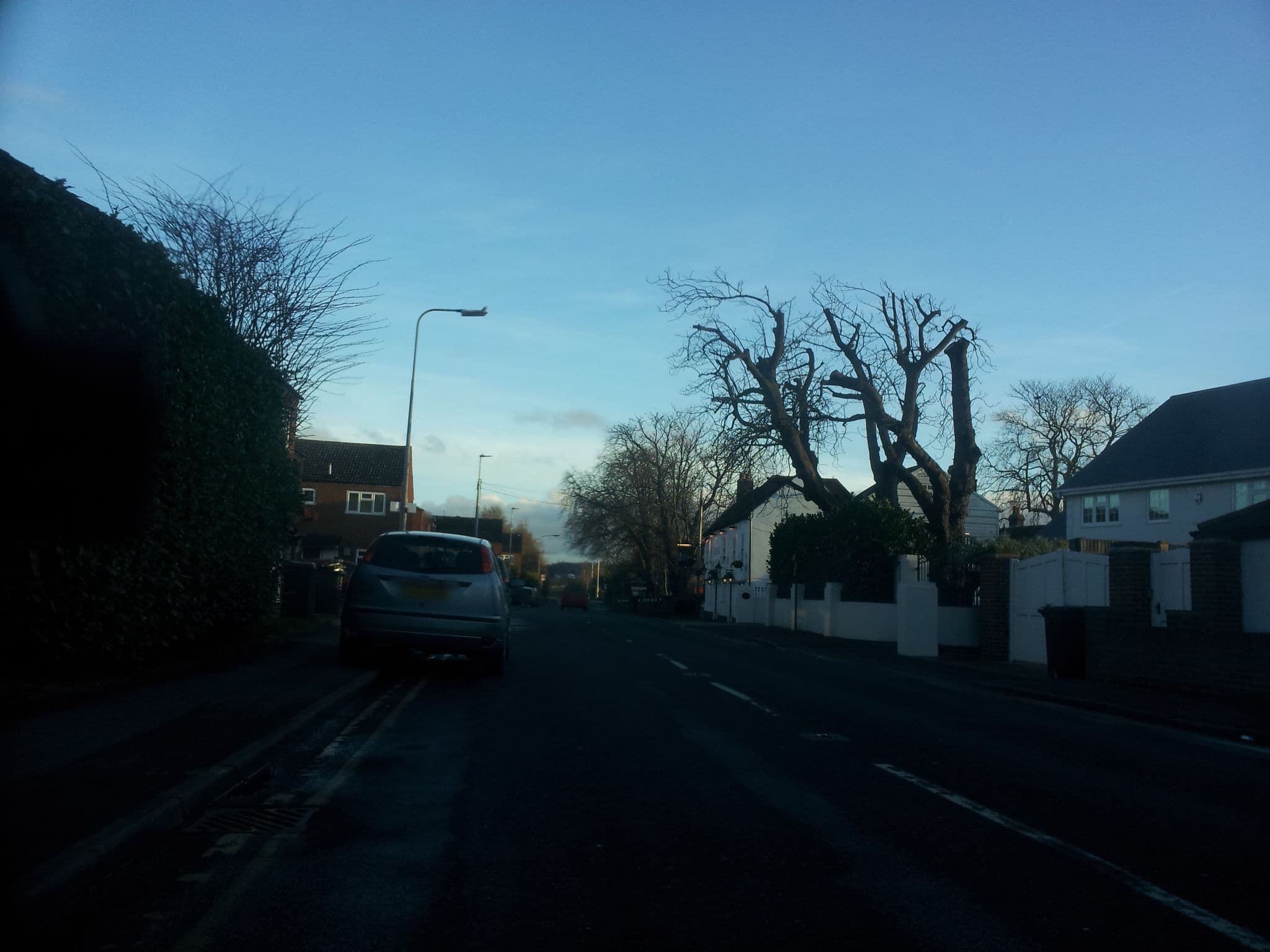 Street view near Manor Hotel, Istead Rise — © paulbiv (CC BY-SA · Mapillary)