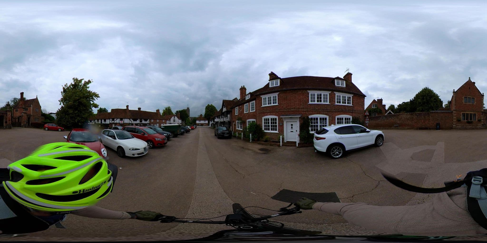 Street view near Castle Cottage, Chartham — © jkingsleya (CC BY-SA · Mapillary)