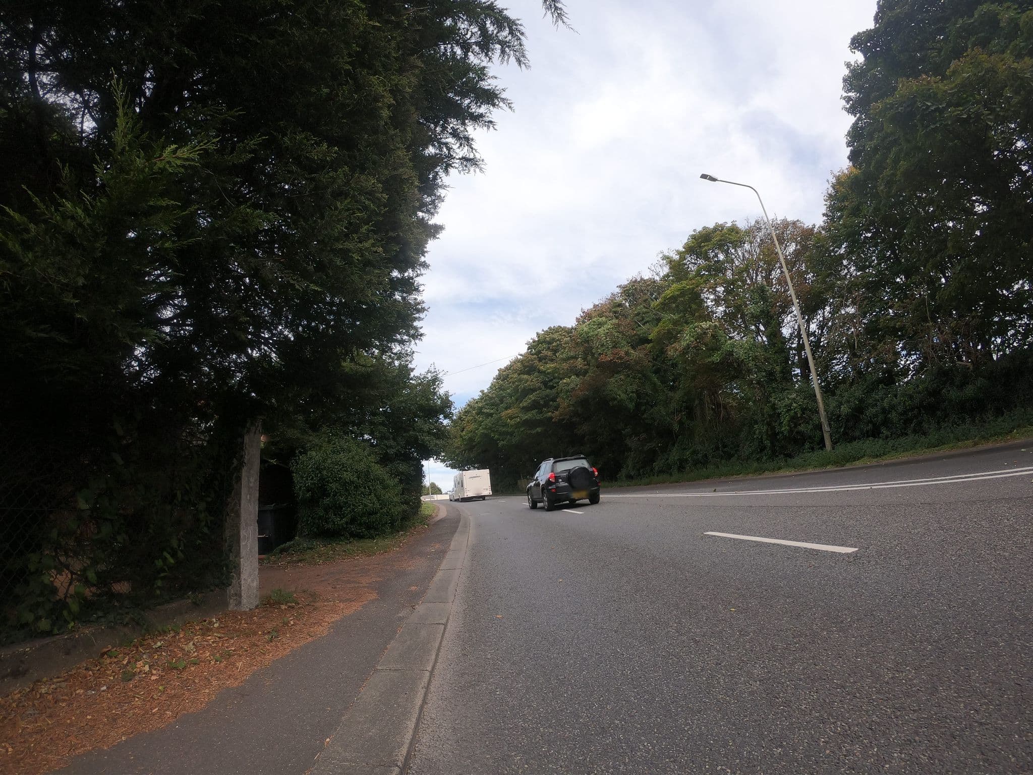Street view near Timber Lodge B and B, Charing — © paulbiv (CC BY-SA · Mapillary)